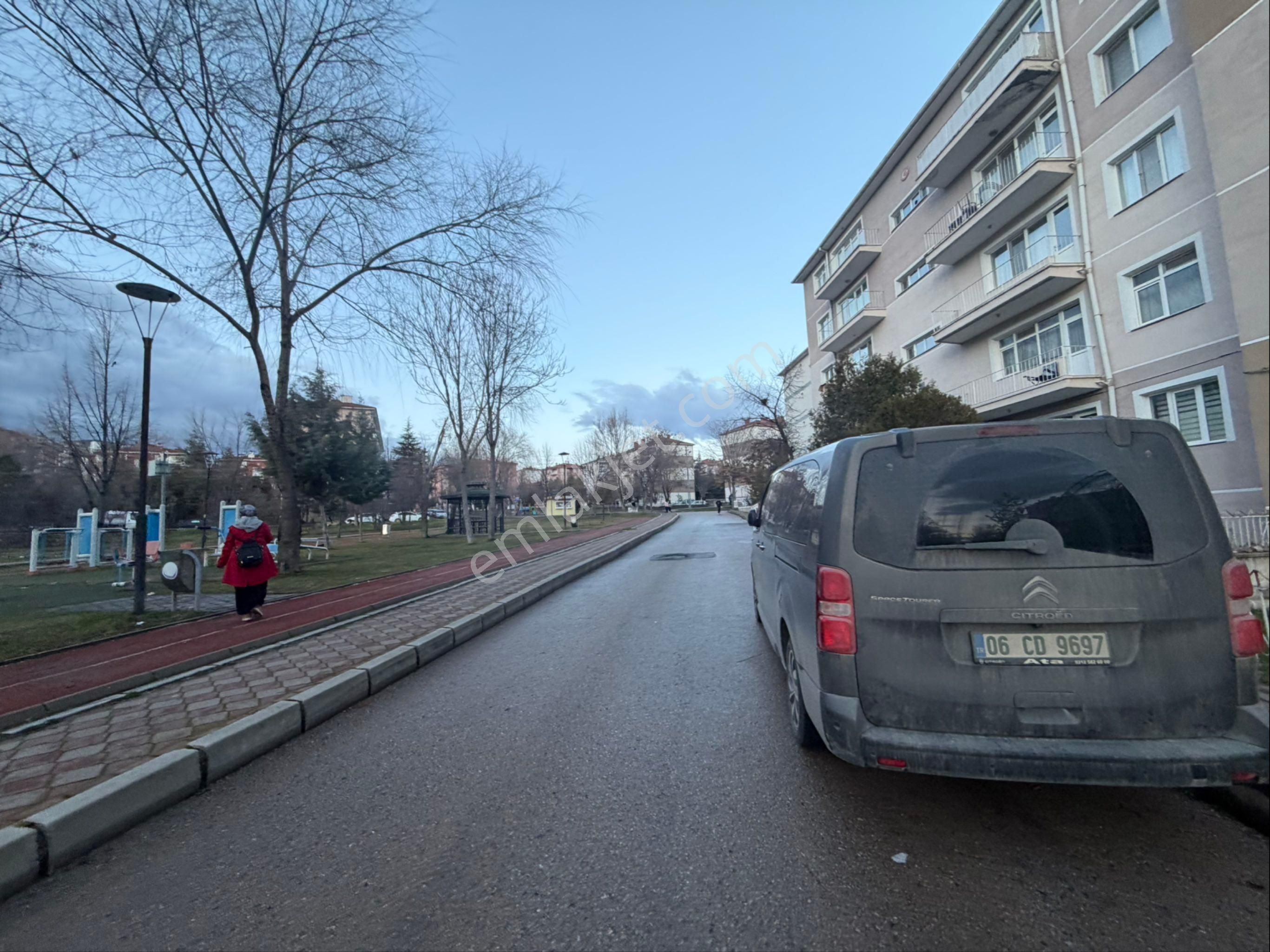 A L C Den G.o.p. Mah. Merkezi Konumda Salon Bağımsız 2+1 Daire - Görsel 27
