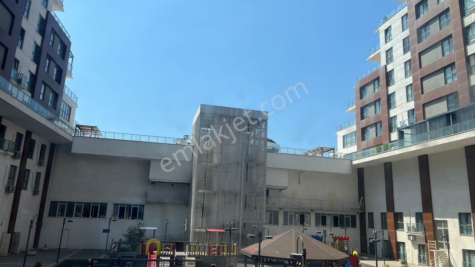 Büyükçekmece Pınartepe Mah 1 Coastal City'de 2+1 Satılık Daire