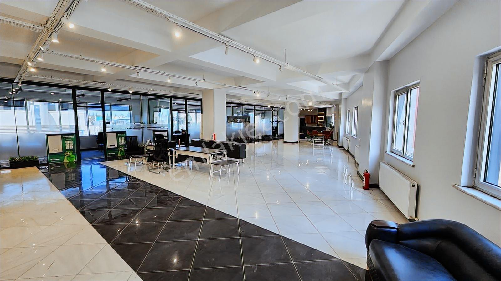 Sulyapıdan Vip Plazada 450 M2 Hazır Ofisli Kiralik İş Yeri - Görsel 11