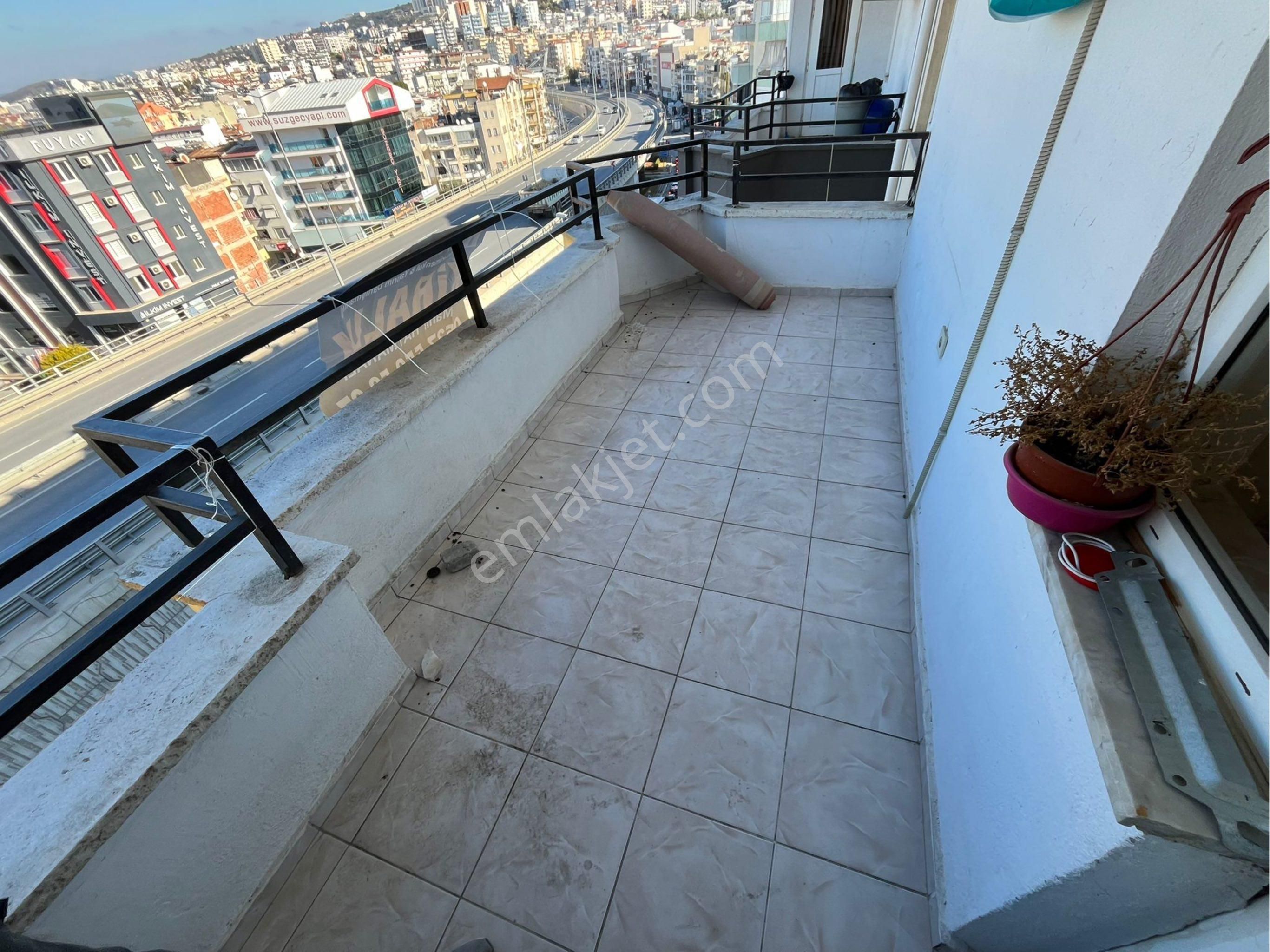 Kuşadası İkiçeşmelikte Kapalı Mutfak Deni Manzaralı 2 Artı 1 Daire - Görsel 26