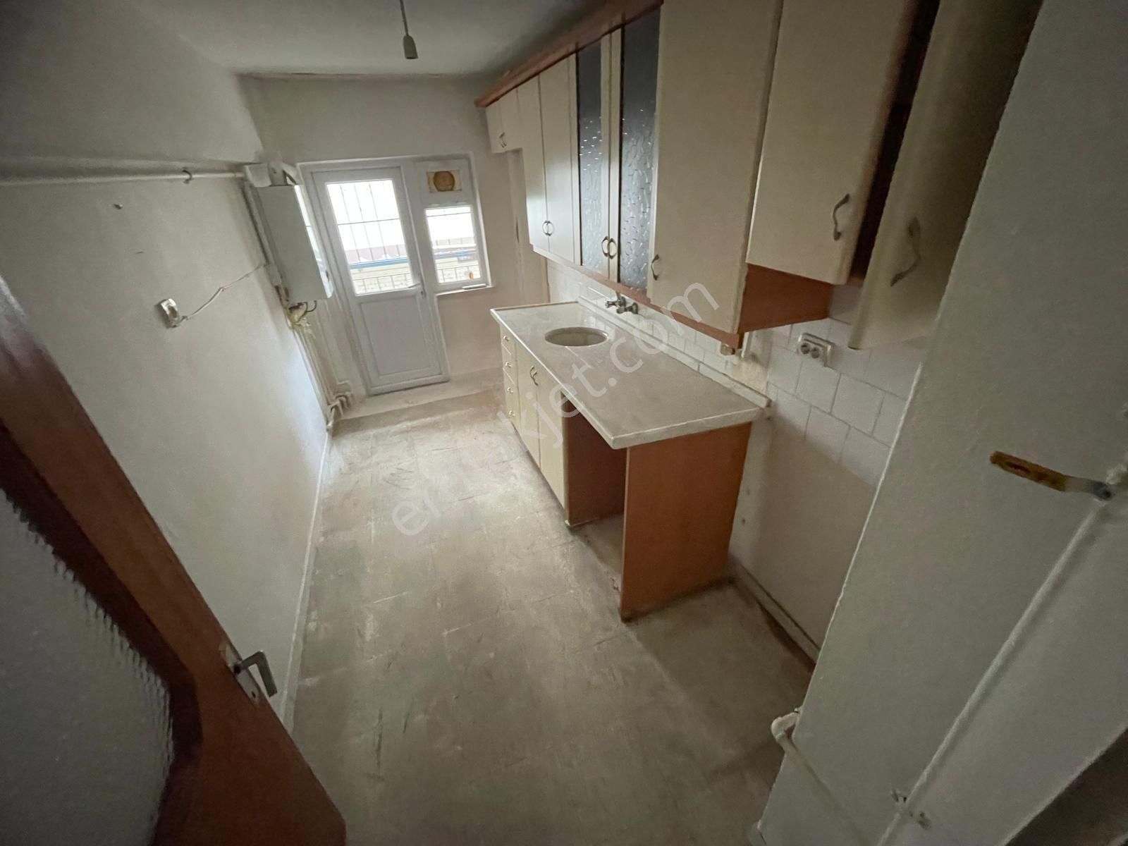 Sincan Akşemsettin Mah.'de Satılık 3+1 Ara Katta Uygun Fiyatlı Daire