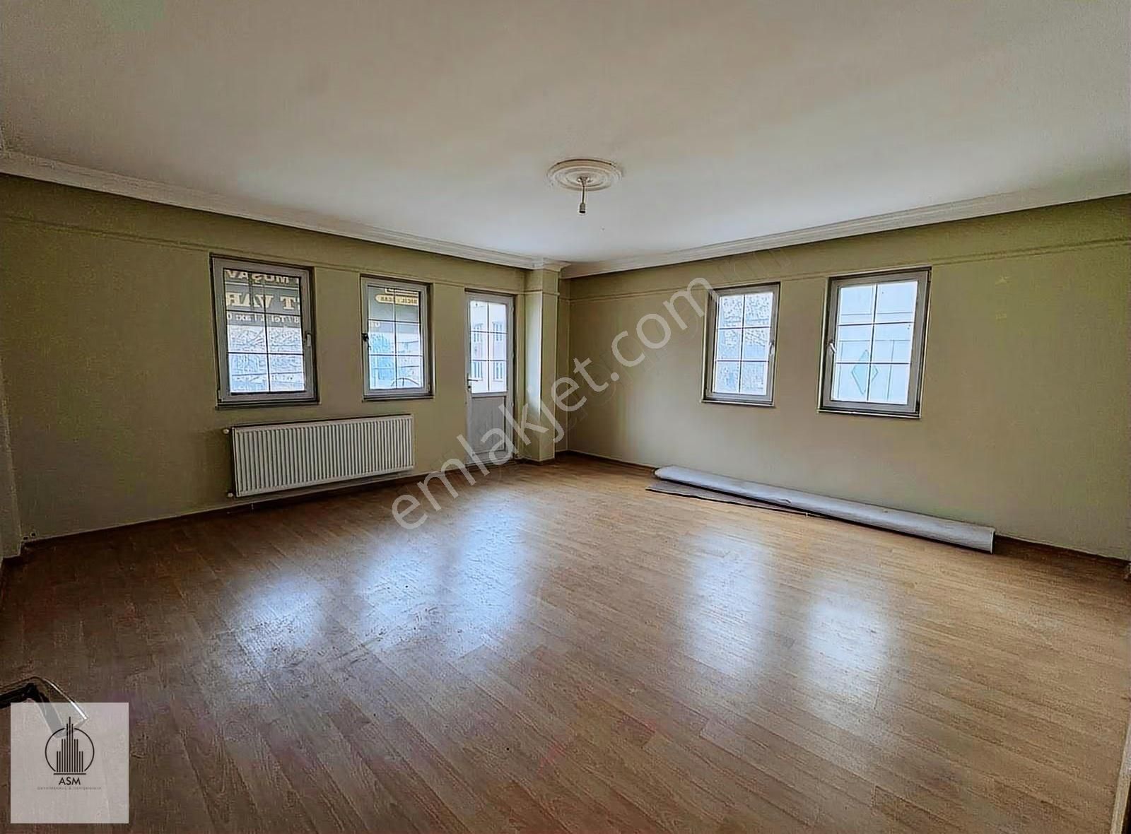 Asm' Den Yıldırım Değirmenönün De Metroya Yakın Cadde Üzeri 2+1