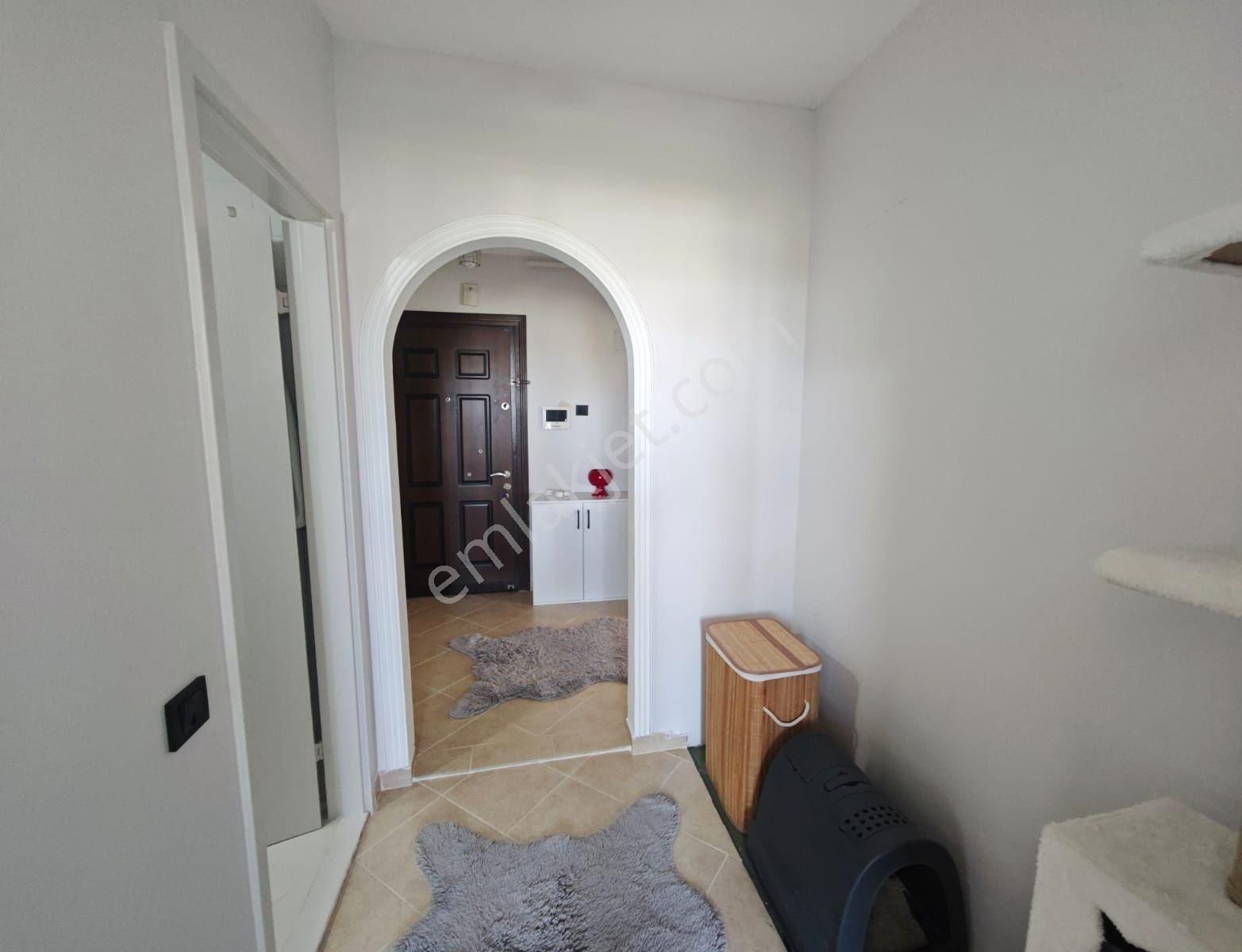 Yenikent Göl Sitesi' Nde Satılık (1+1) Sıfır Eşyalı Daire - Görsel 12