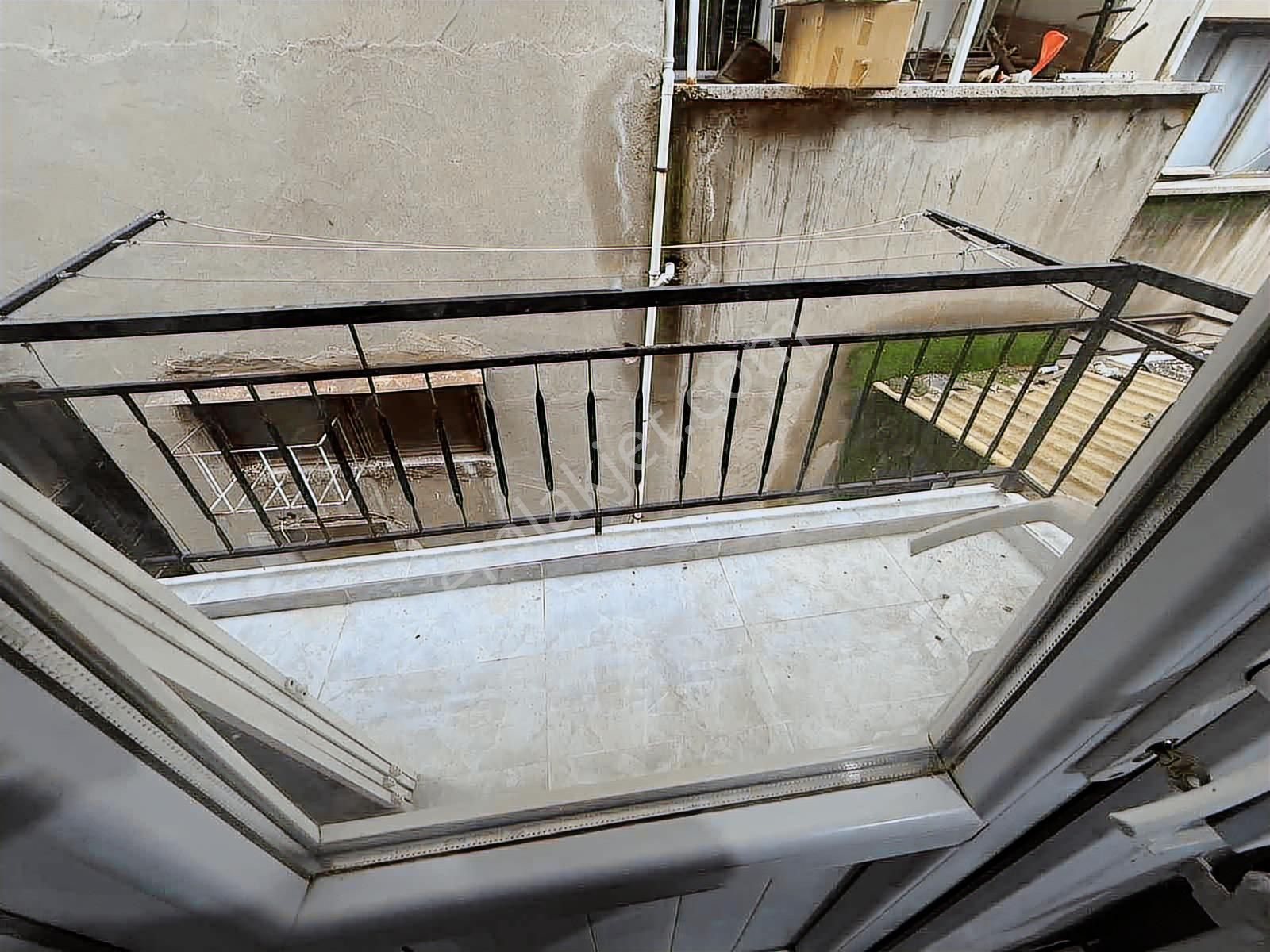 Güneşli Mahallesi İzmir Park Avm Nin Arkası 2+1 Çift Cepheli - Görsel 6