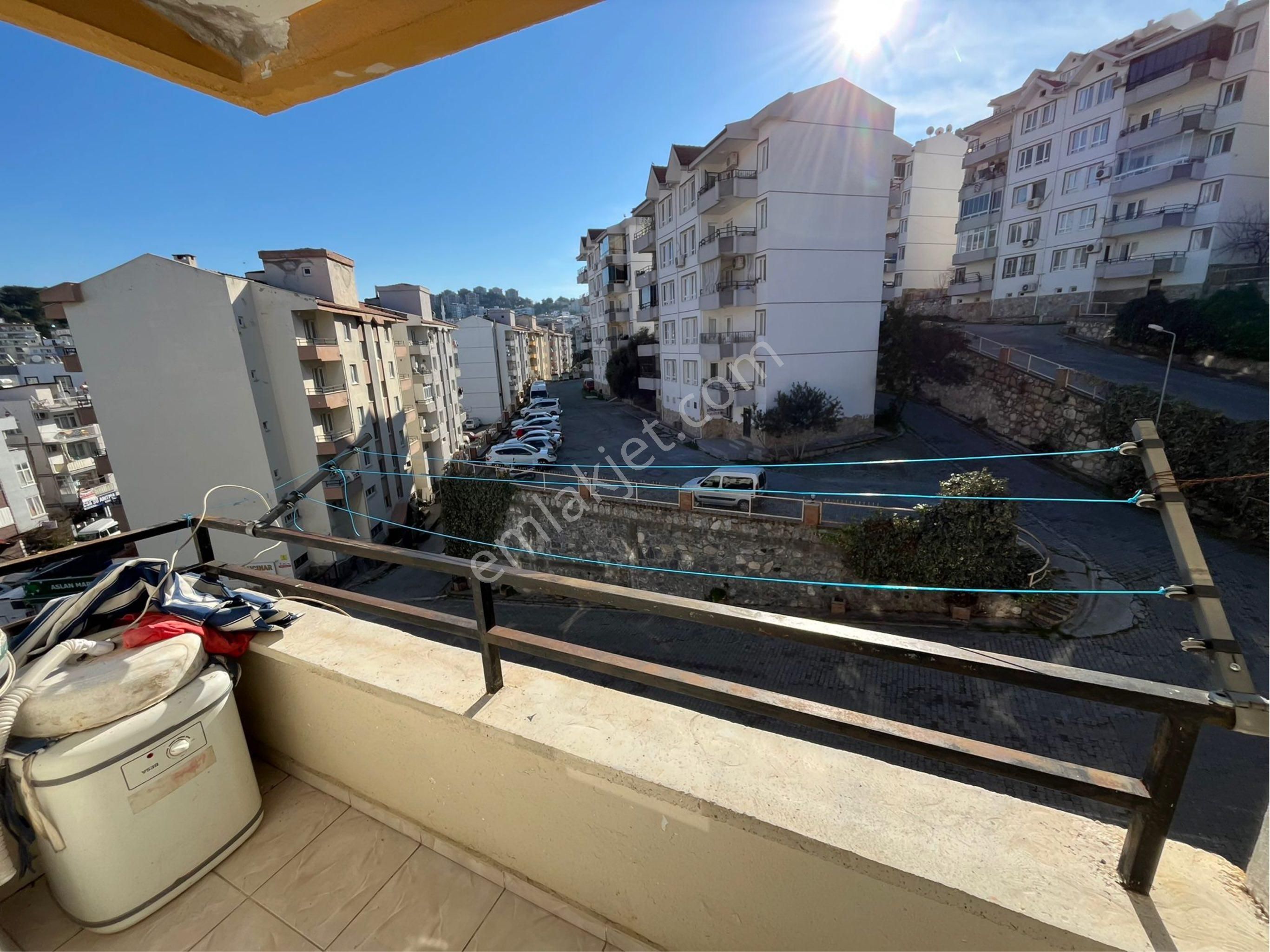 Kuşadası İkiçeşmelikte Deniz Manzaralı Kapalı Mutfak 2 Artı 1 Daire - Görsel 12