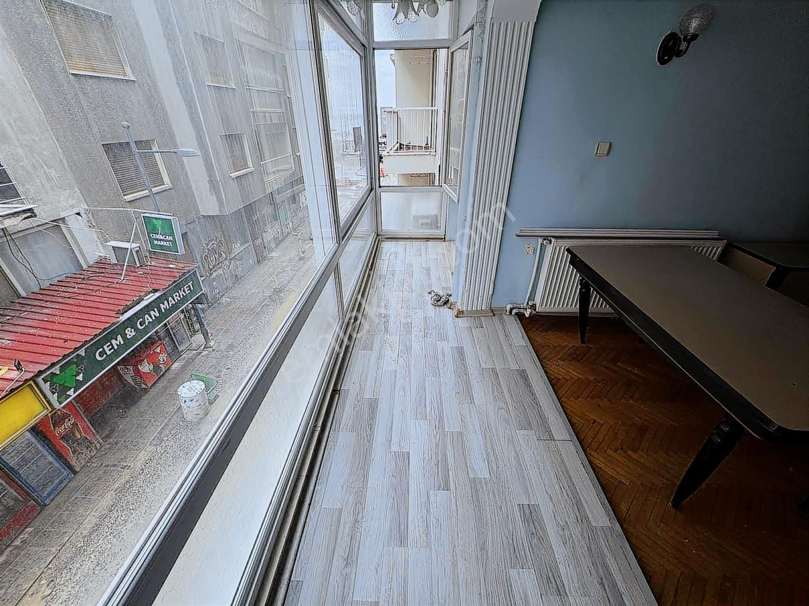 Alsancak Kıbrıs Şehitlerinde 3+1 Daire - Görsel 12