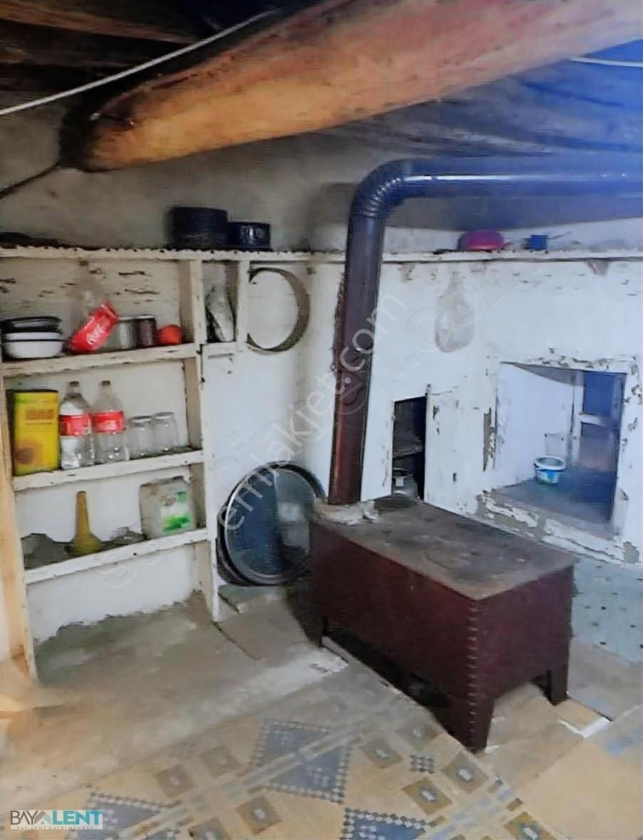 İvrindi Kışladere Köyünde Müstakil İki Katlı Ev Ve Ambar Satılık