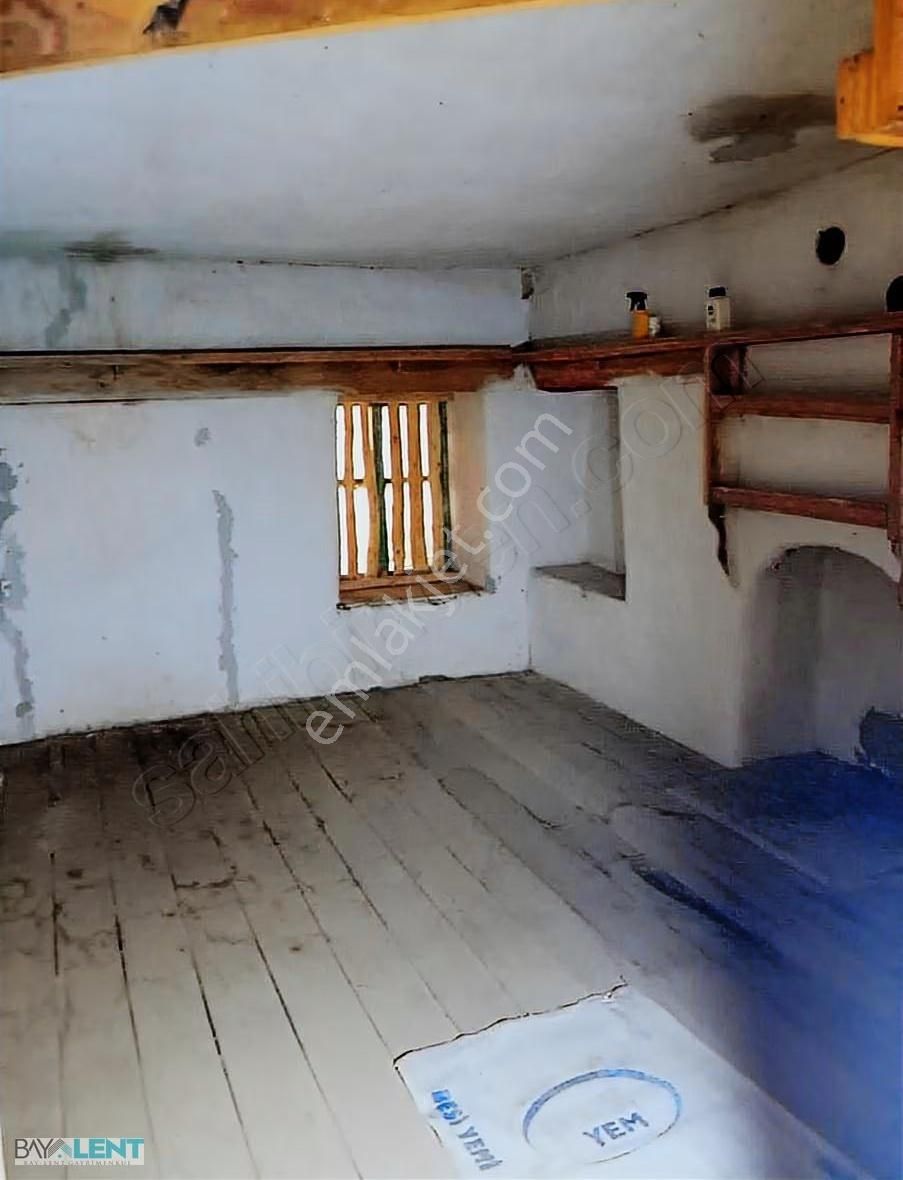İvrindi Kışladere Köyünde Müstakil İki Katlı Ev Ve Ambar Satılık - Görsel 4