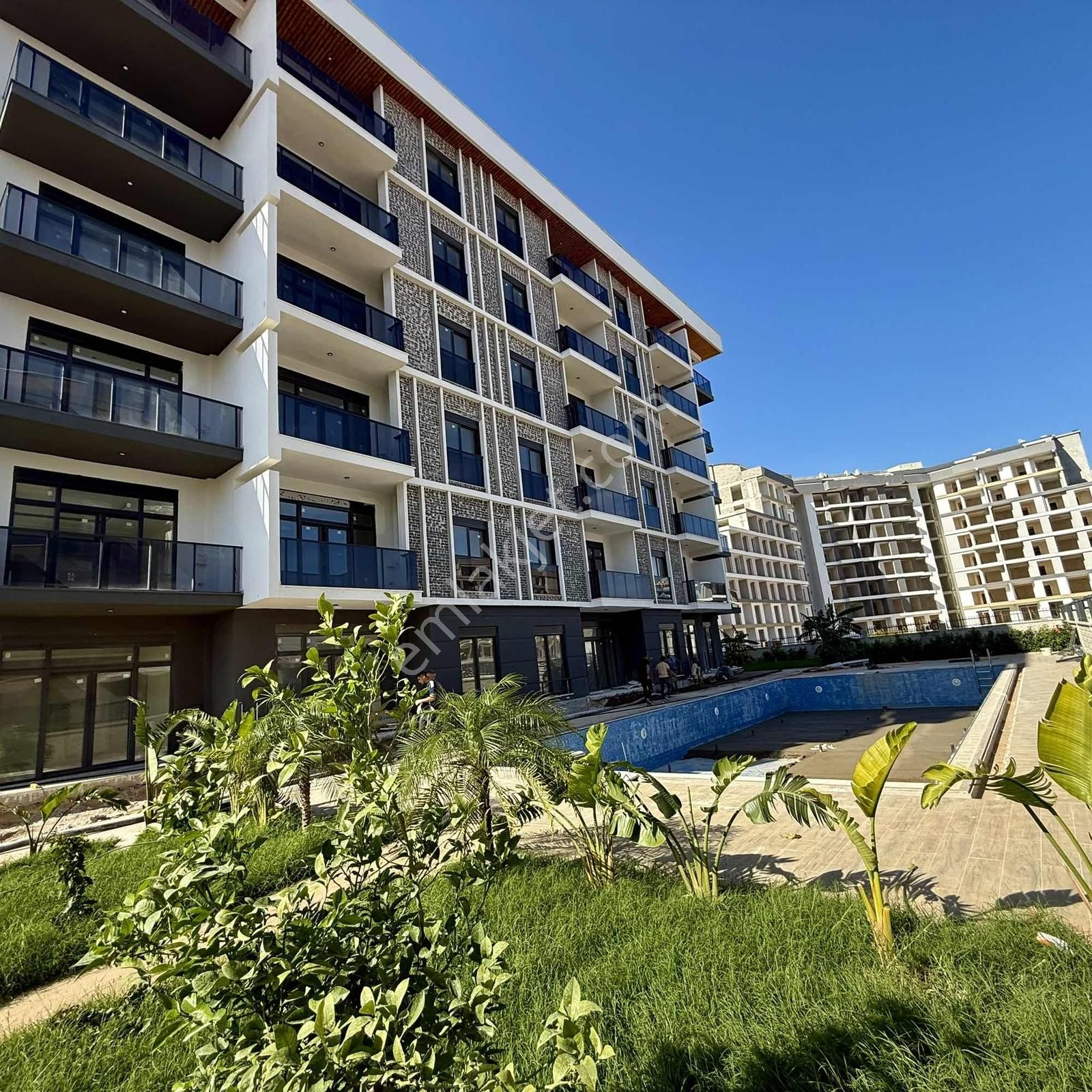 Altıntaş'ta Kapalı Otoparklı Ara Katta Satılık 2+1 Daıre