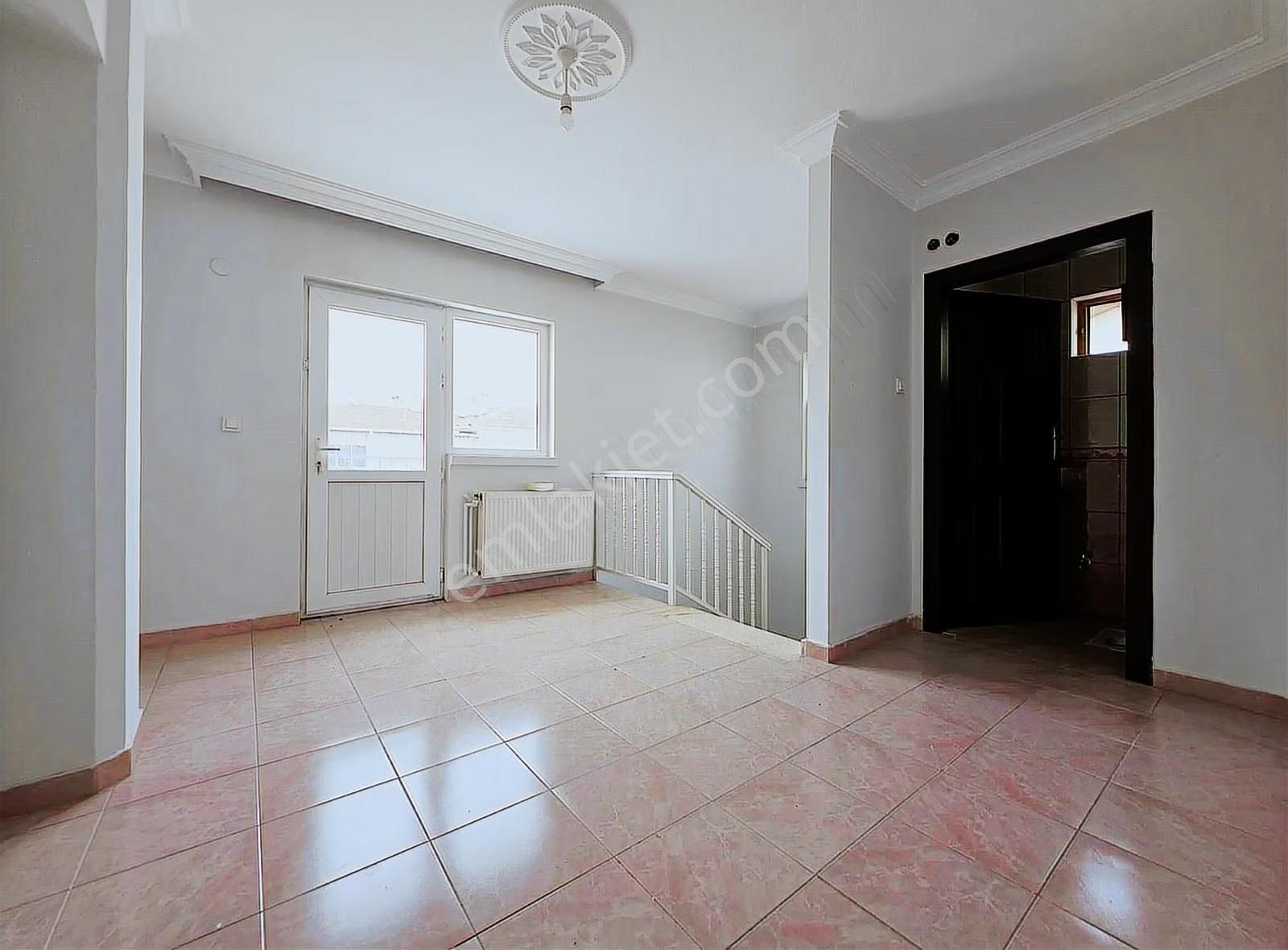 Elvan Mah.de Trene Yakın Cadde Üzeri Köşe Başı 3+1 Kiralık Daire - Görsel 23
