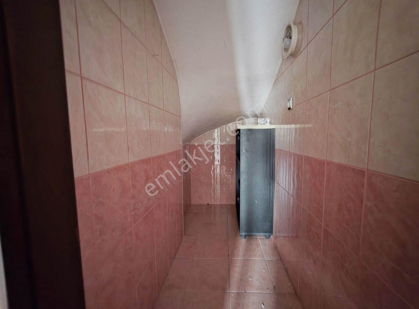 Elvan Mah.de Trene Yakın Cadde Üzeri Köşe Başı 3+1 Kiralık Daire - Görsel 2