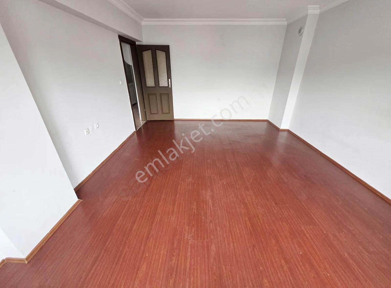 Elvan Mah.de Trene Yakın Cadde Üzeri Köşe Başı 3+1 Kiralık Daire - Görsel 16
