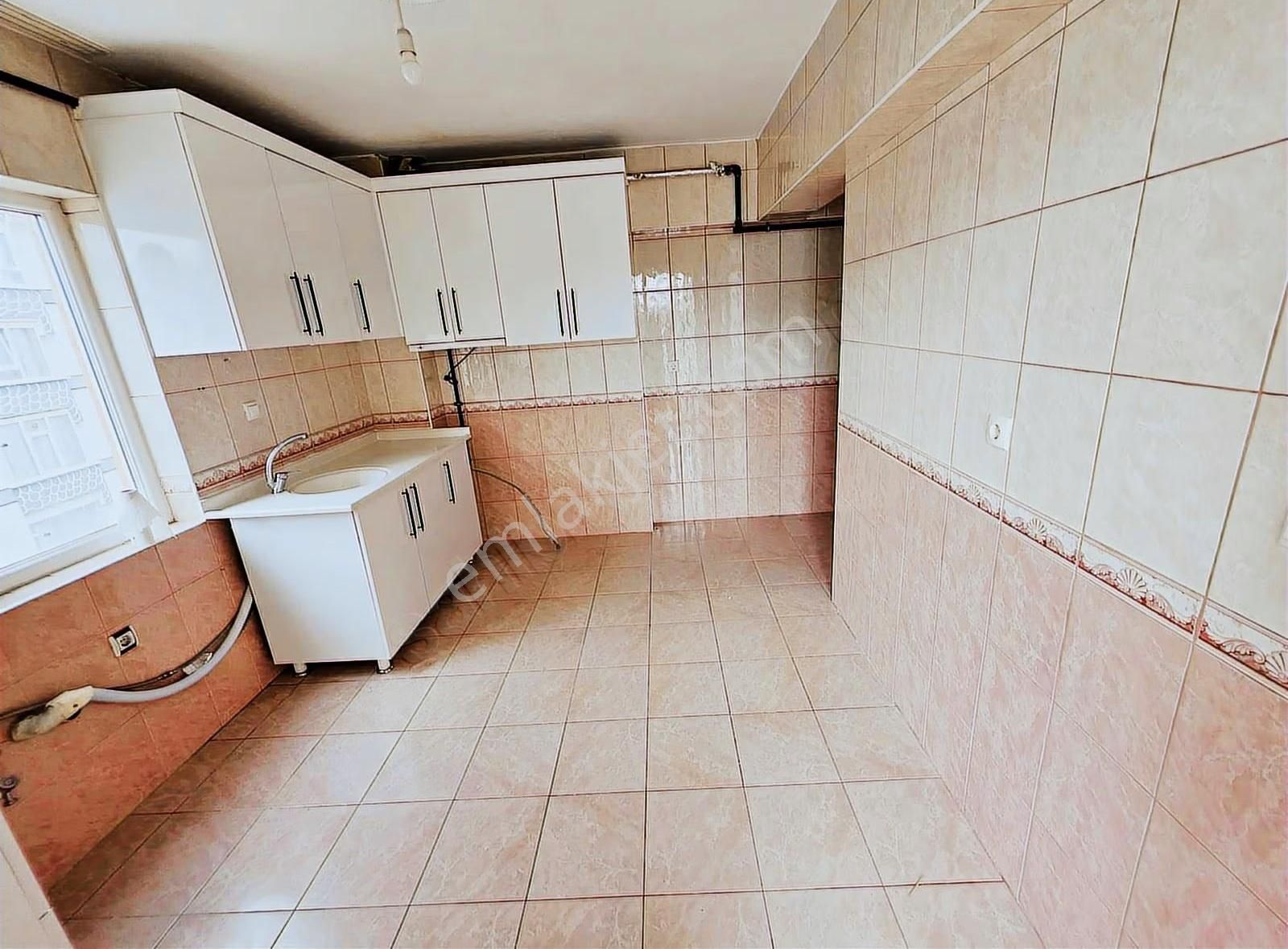 Elvan Mah.de Trene Yakın Cadde Üzeri Köşe Başı 3+1 Kiralık Daire - Görsel 15