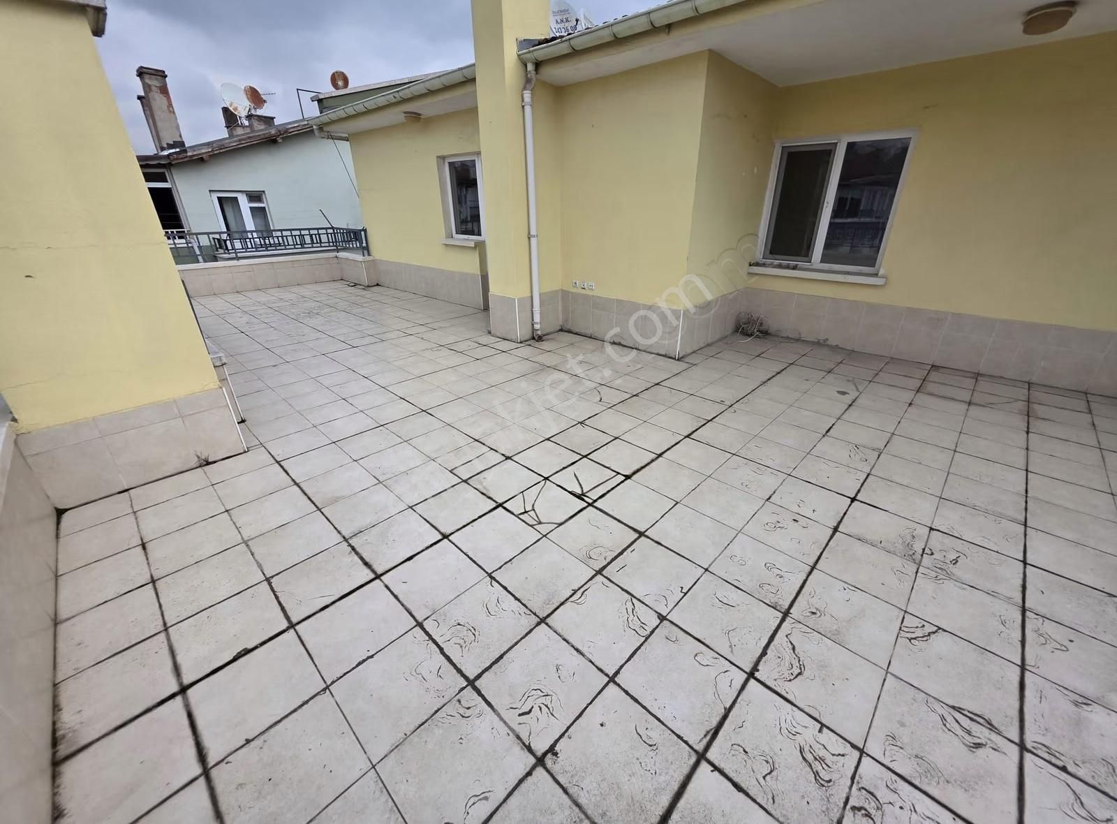 Elvan Mah.de Trene Yakın Cadde Üzeri Köşe Başı 3+1 Kiralık Daire - Görsel 17