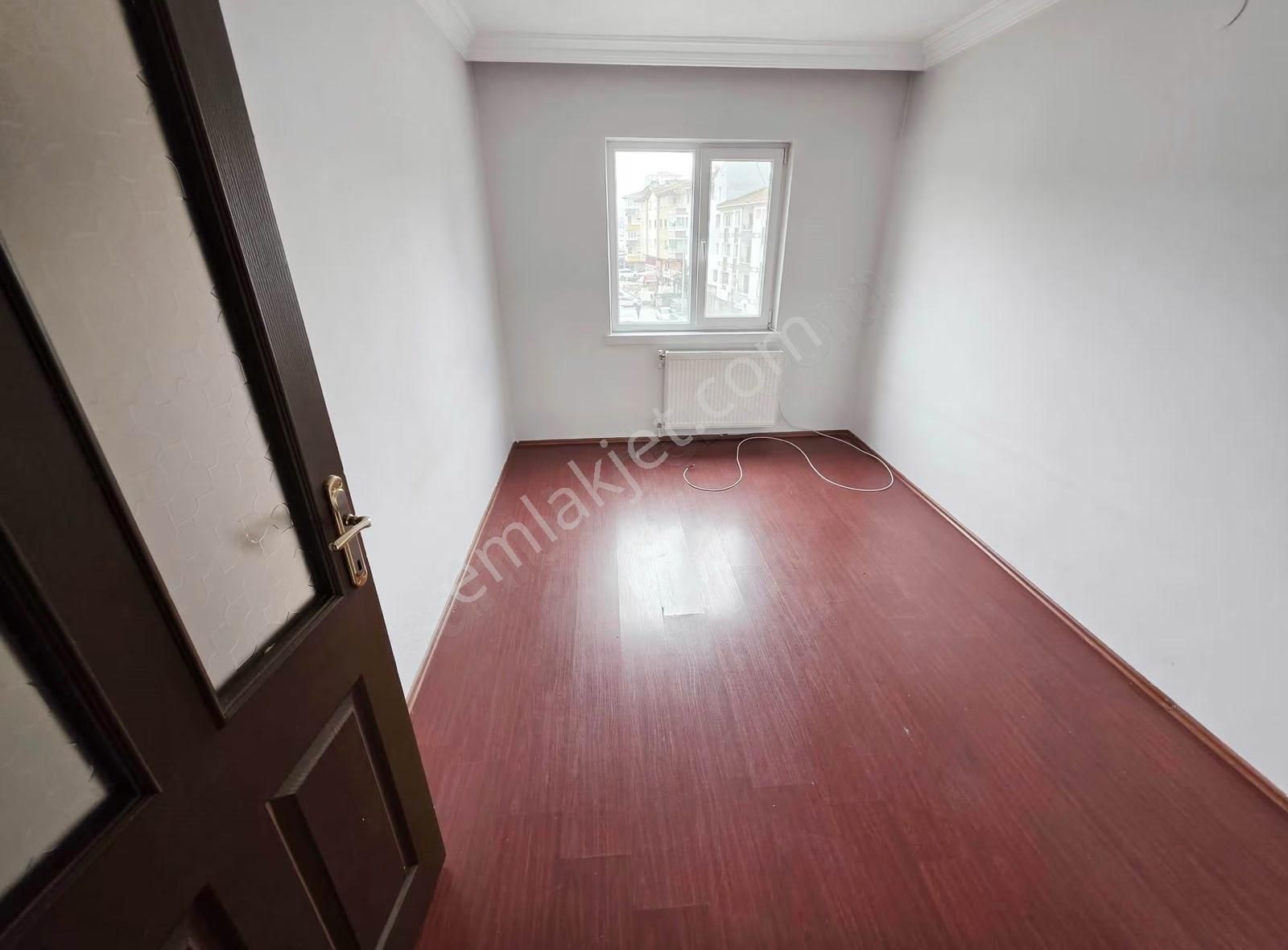 Elvan Mah.de Trene Yakın Cadde Üzeri Köşe Başı 3+1 Kiralık Daire - Görsel 31