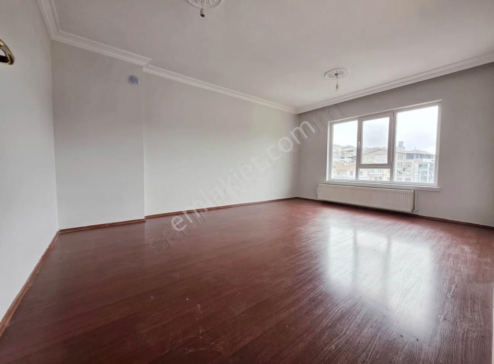 Elvan Mah.de Trene Yakın Cadde Üzeri Köşe Başı 3+1 Kiralık Daire - Görsel 12