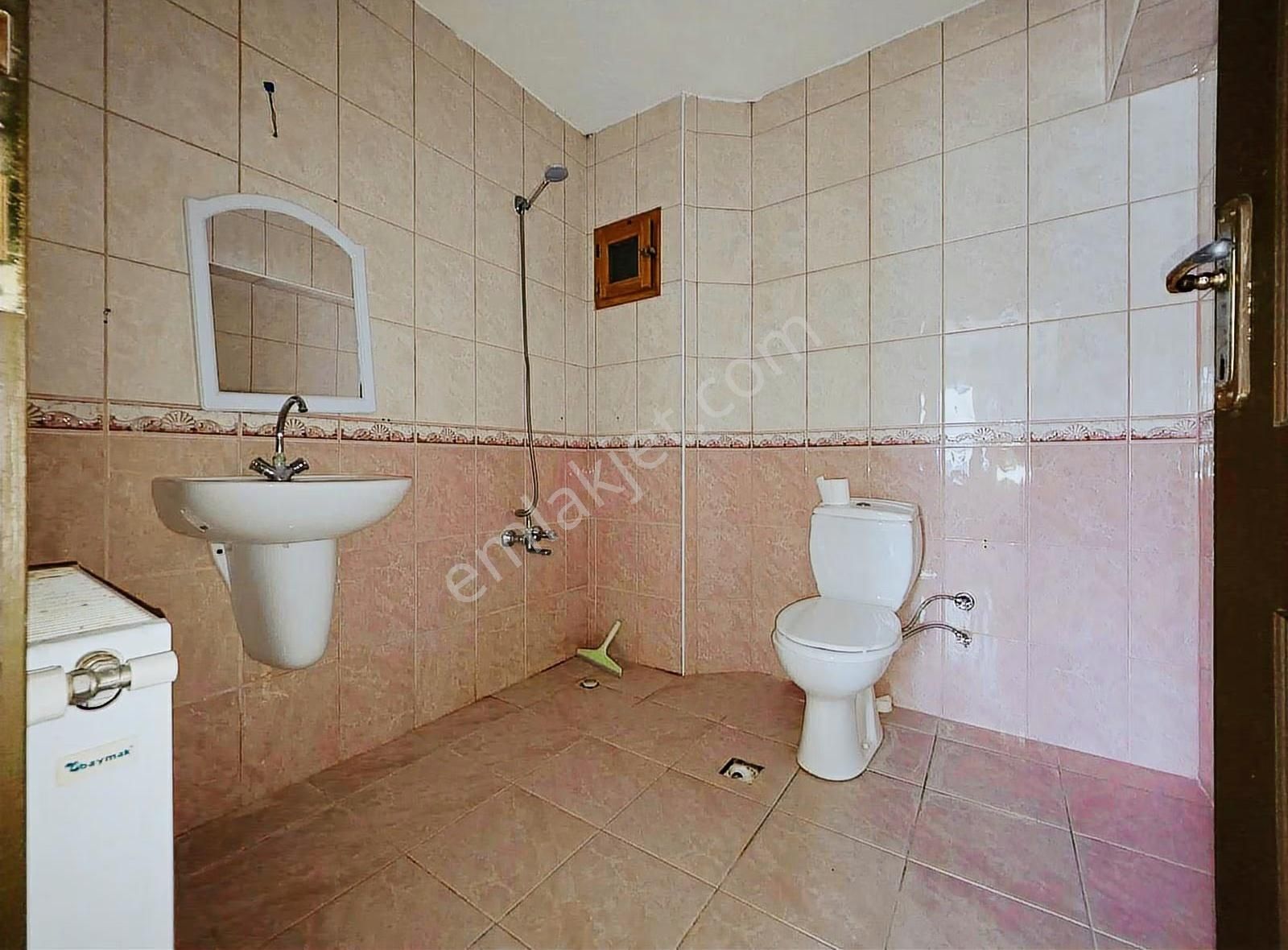 Elvan Mah.de Trene Yakın Cadde Üzeri Köşe Başı 3+1 Kiralık Daire - Görsel 6