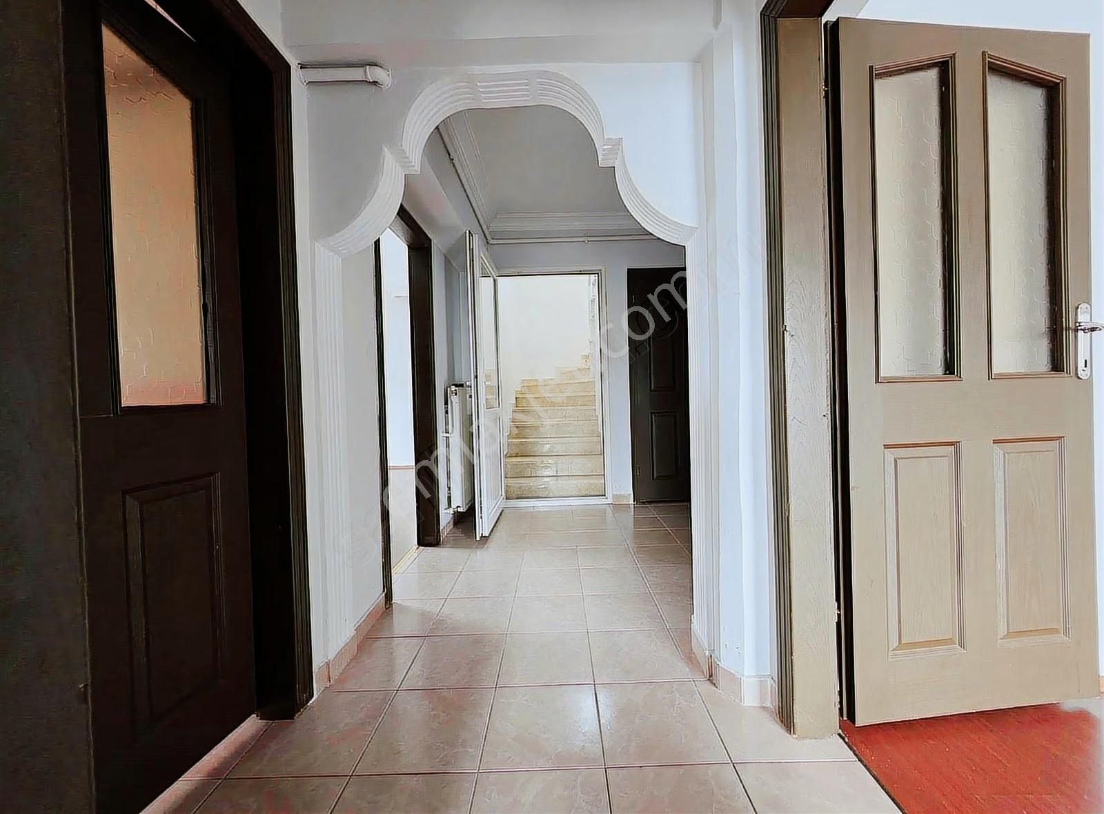 Elvan Mah.de Trene Yakın Cadde Üzeri Köşe Başı 3+1 Kiralık Daire - Görsel 14