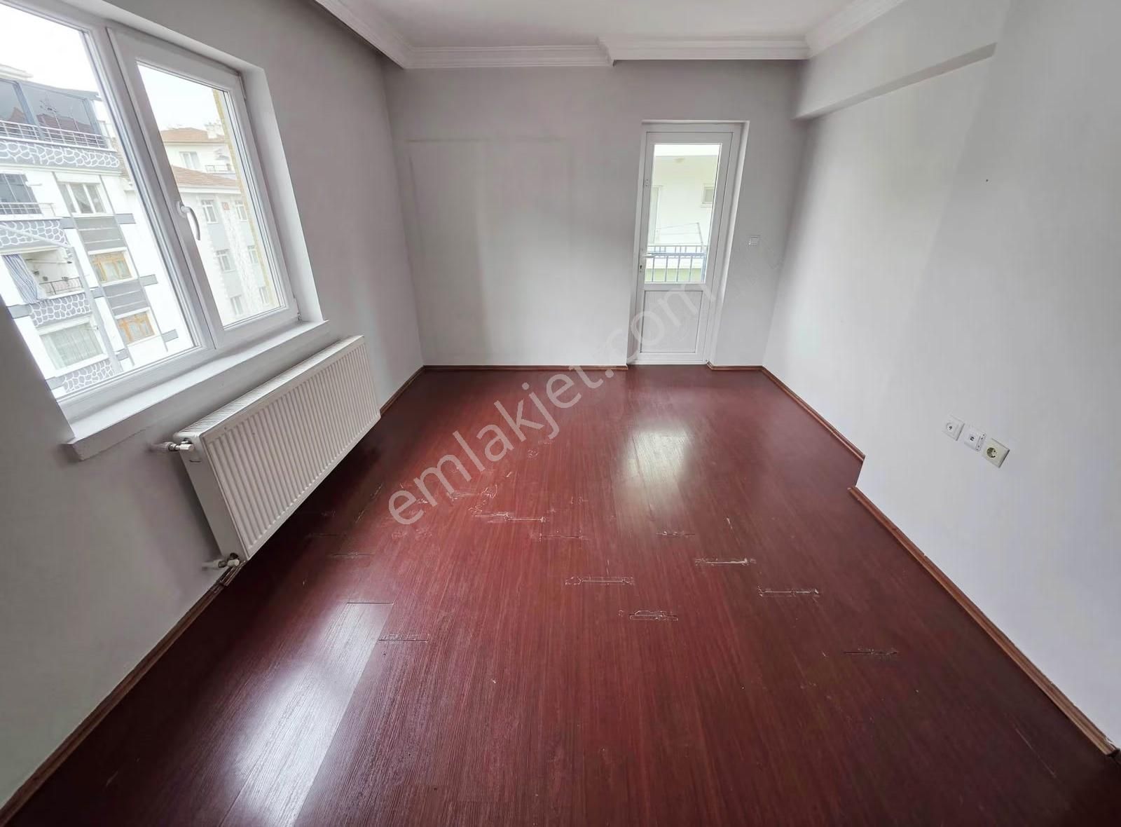 Elvan Mah.de Trene Yakın Cadde Üzeri Köşe Başı 3+1 Kiralık Daire - Görsel 20