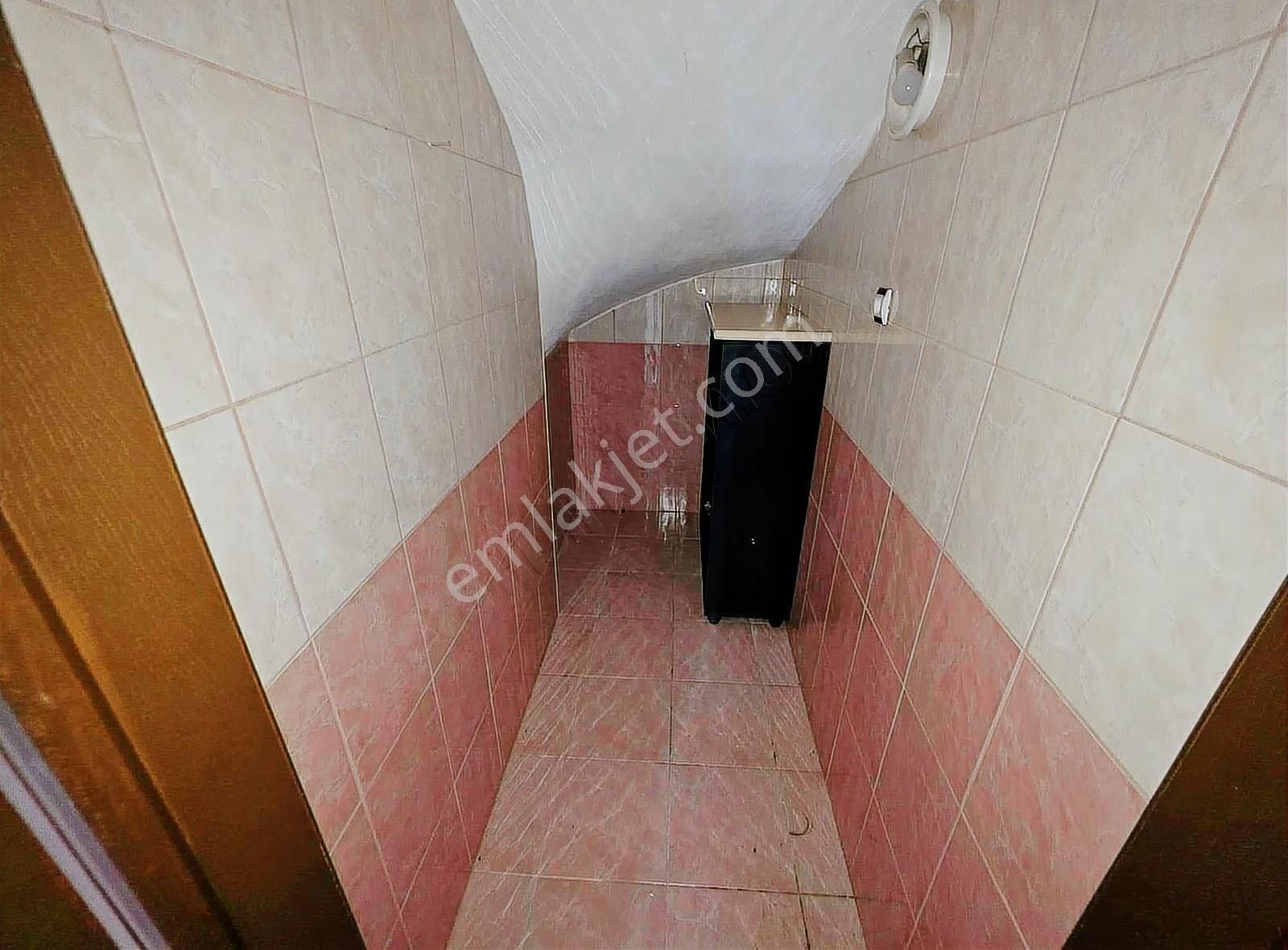 Elvan Mah.de Trene Yakın Cadde Üzeri Köşe Başı 3+1 Kiralık Daire - Görsel 18