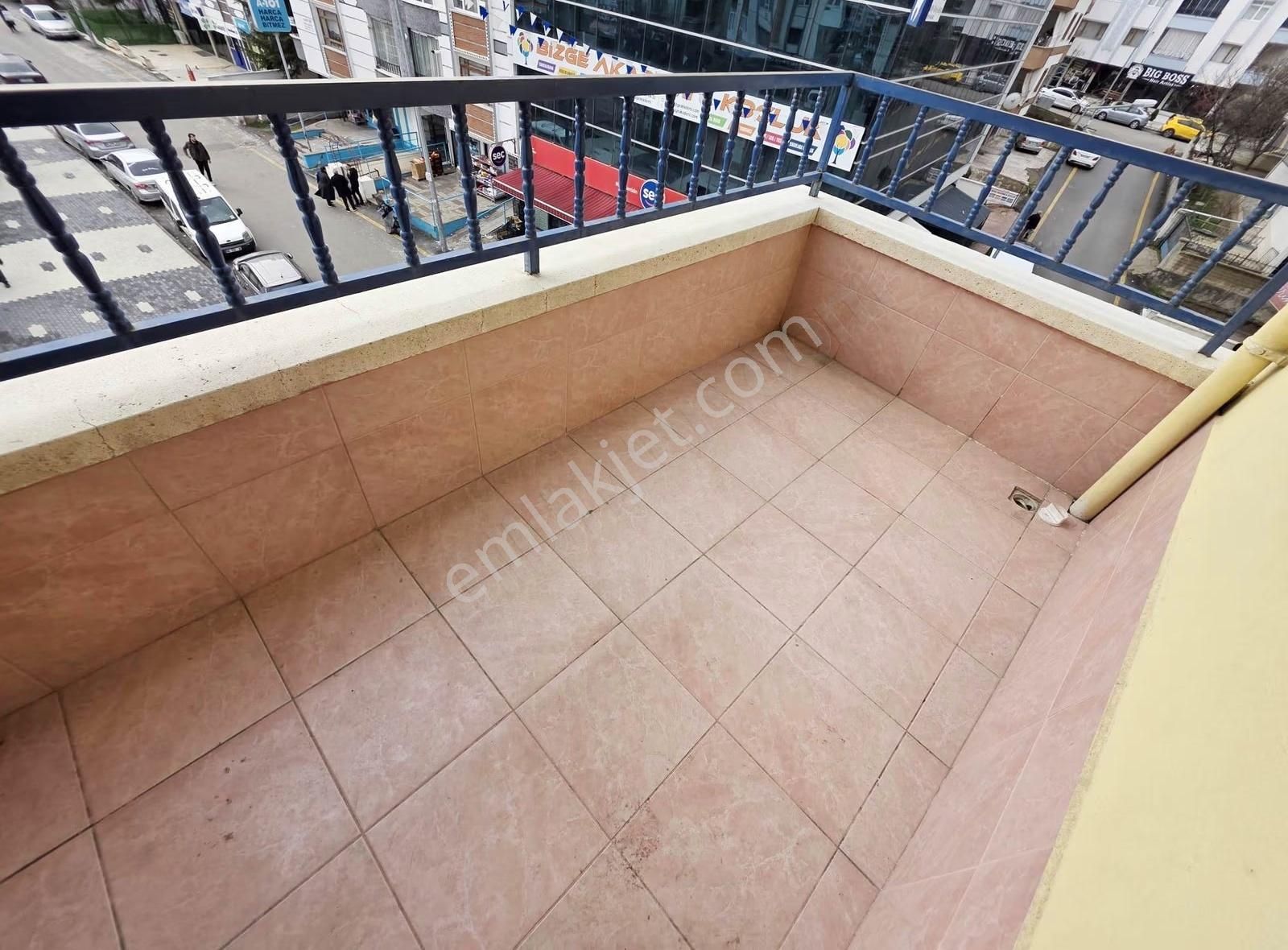 Elvan Mah.de Trene Yakın Cadde Üzeri Köşe Başı 3+1 Kiralık Daire - Görsel 11