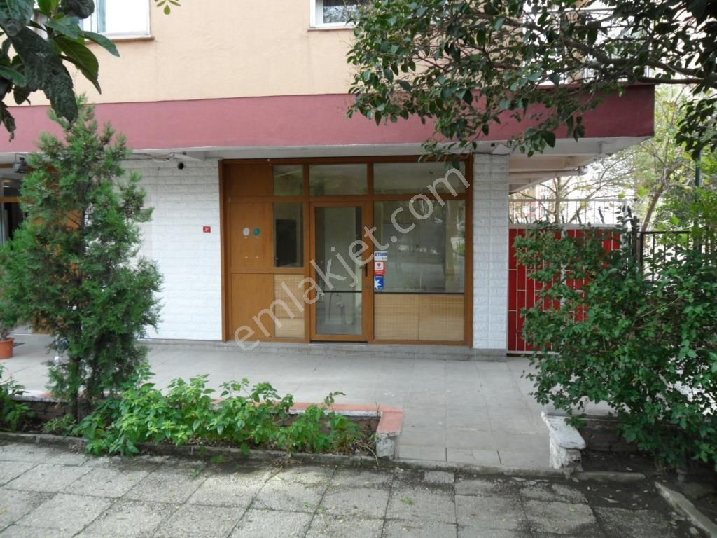 Balmumcu Barbaros Bulvarı Ve Aşık Veysel Parkına Cepheli Dükkan