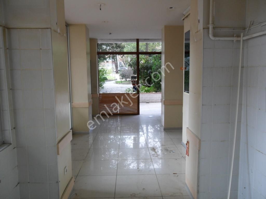 Balmumcu Barbaros Bulvarı Ve Aşık Veysel Parkına Cepheli Dükkan - Görsel 7