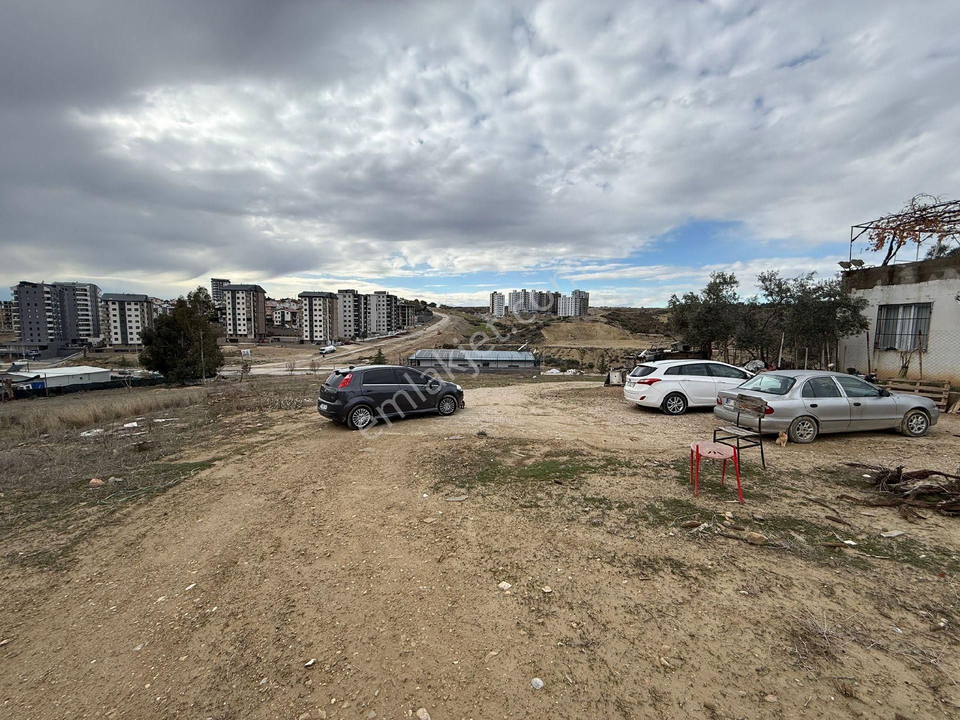 Yüzüncü Yıl Mahallesi'nde Bulvara 2 Parsel Satılık Tek Tapu Arsa