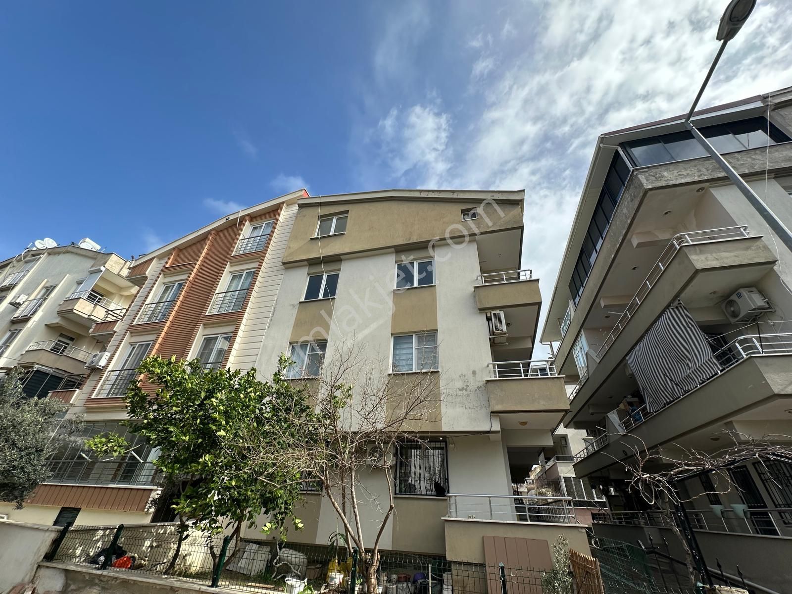 Didim Efelerde Satılık 3+1 Ayrı Mutfak Geniş Kat Dublexi