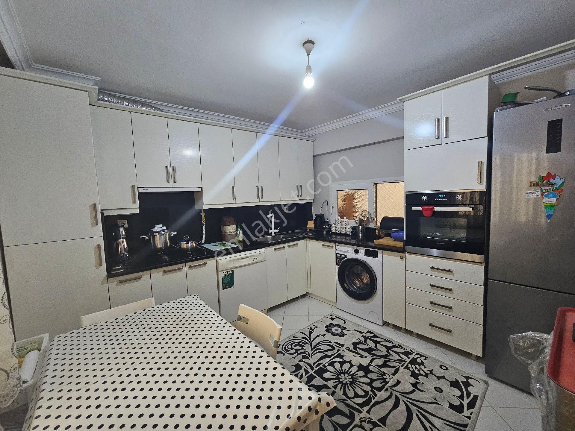 Bahçelievler Ordu Bulvarı Üzeri 3+1 | 146 M² Net | Asansörlü | Otoparklı | 35.000 Tl Kira Getirili - Görsel 2