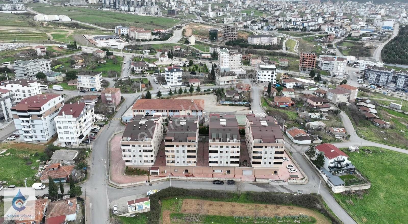 Aksede Vizyon Sitesinde 6+1 Teraslı Dubleks 2 Aileye Uygun