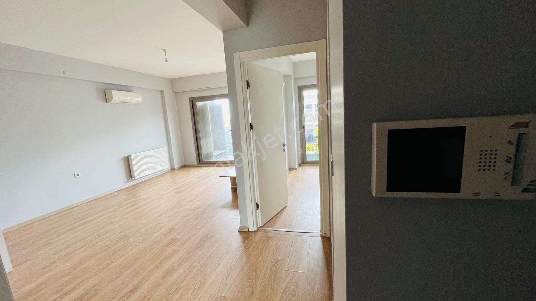 Torbalı Yedi Eylül Mah Havuzlu Site İçerisinde 1+1 Kiralık Daire - Görsel 8