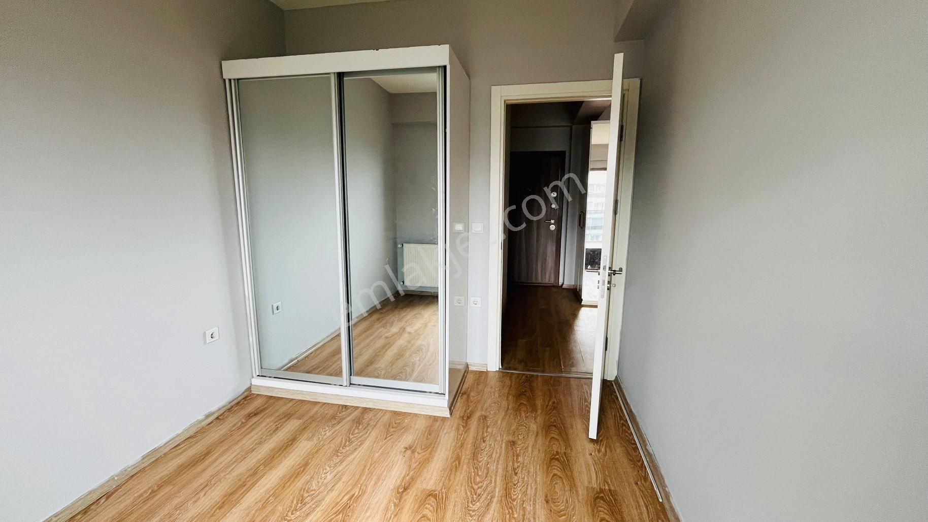 Torbalı Yedi Eylül Mah Havuzlu Site İçerisinde 1+1 Kiralık Daire - Görsel 15