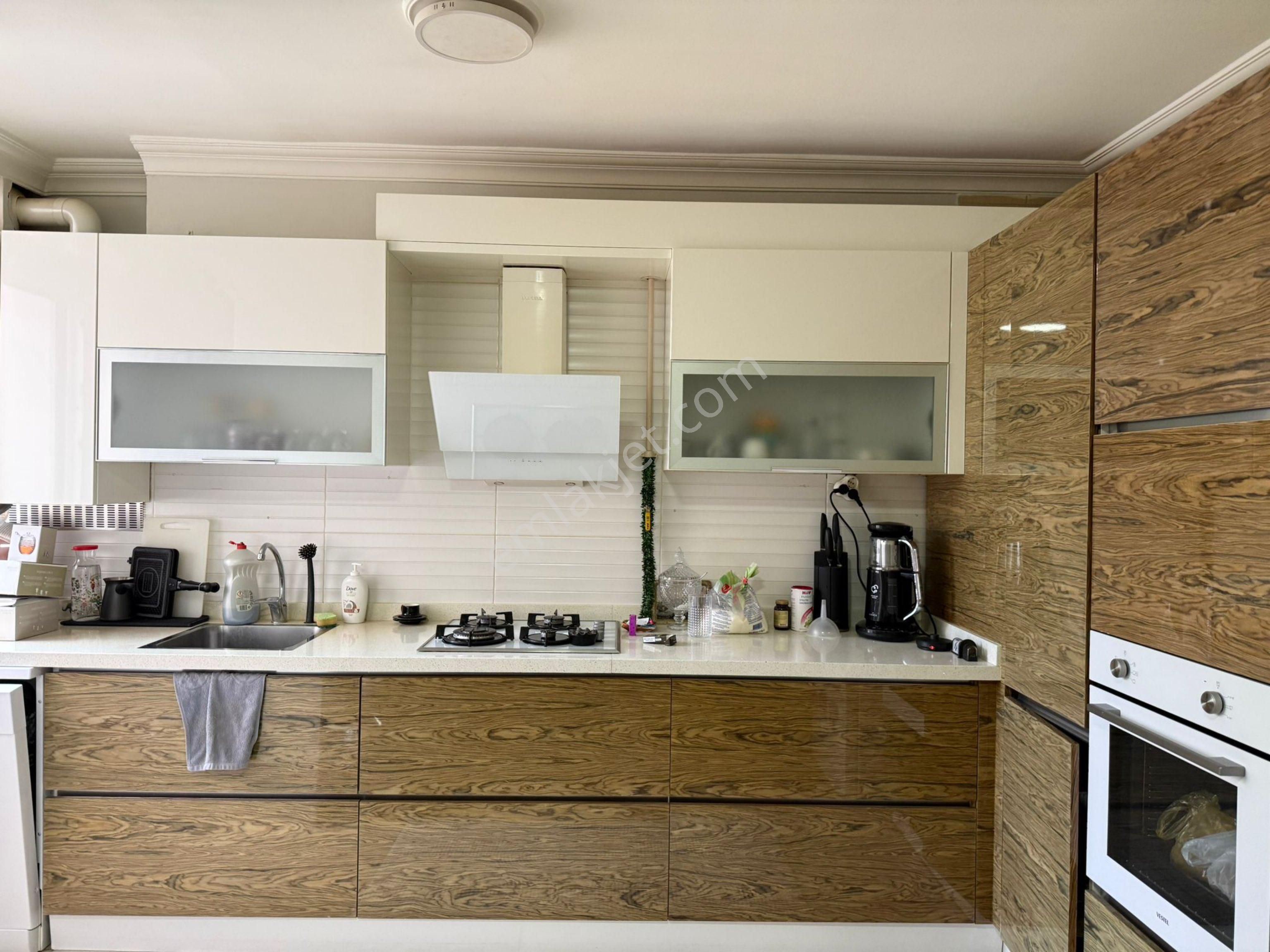 İzmirspor Metrosuna Yakın 3 + 1 Bakımlı Kiralık Daire