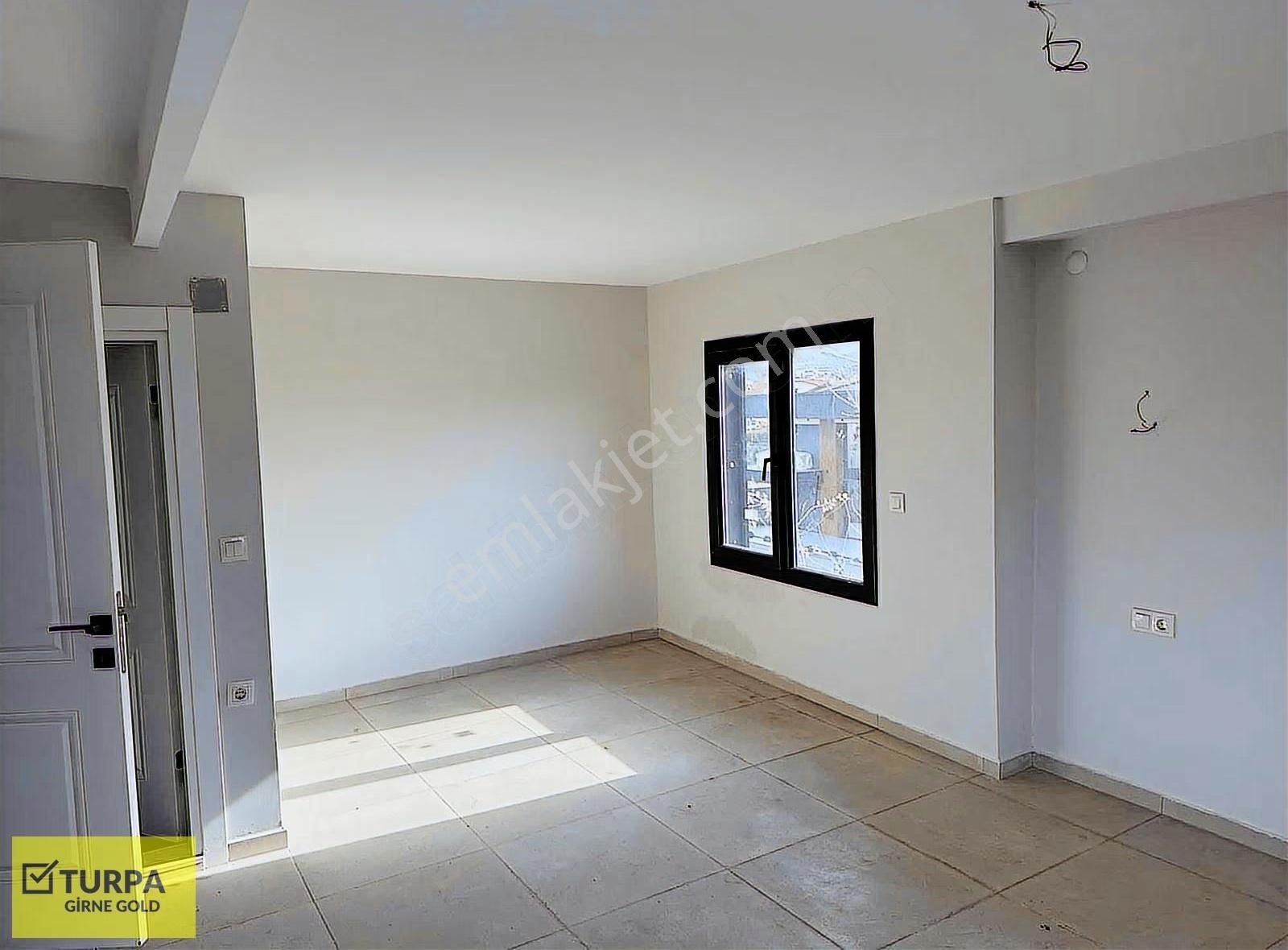 Urla Çamlıçayda Denize Komşu Müstakil Villa - Görsel 13