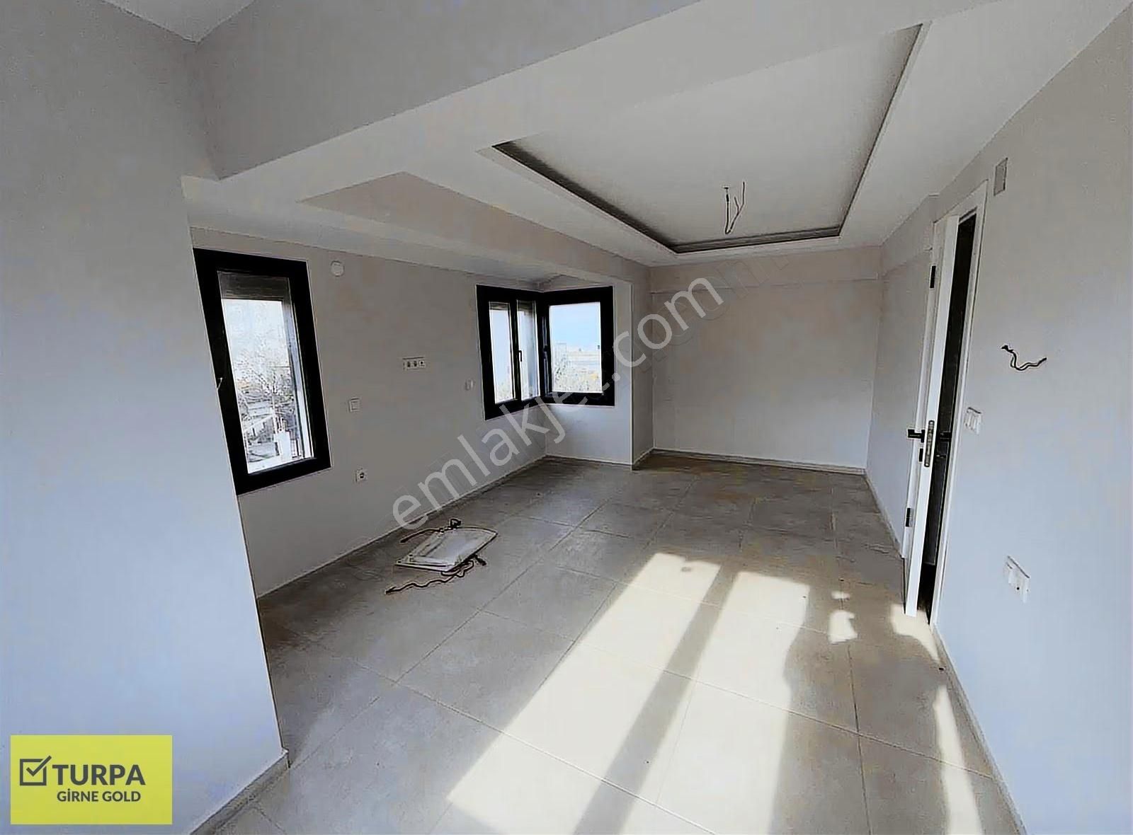 Urla Çamlıçayda Denize Komşu Müstakil Villa - Görsel 17