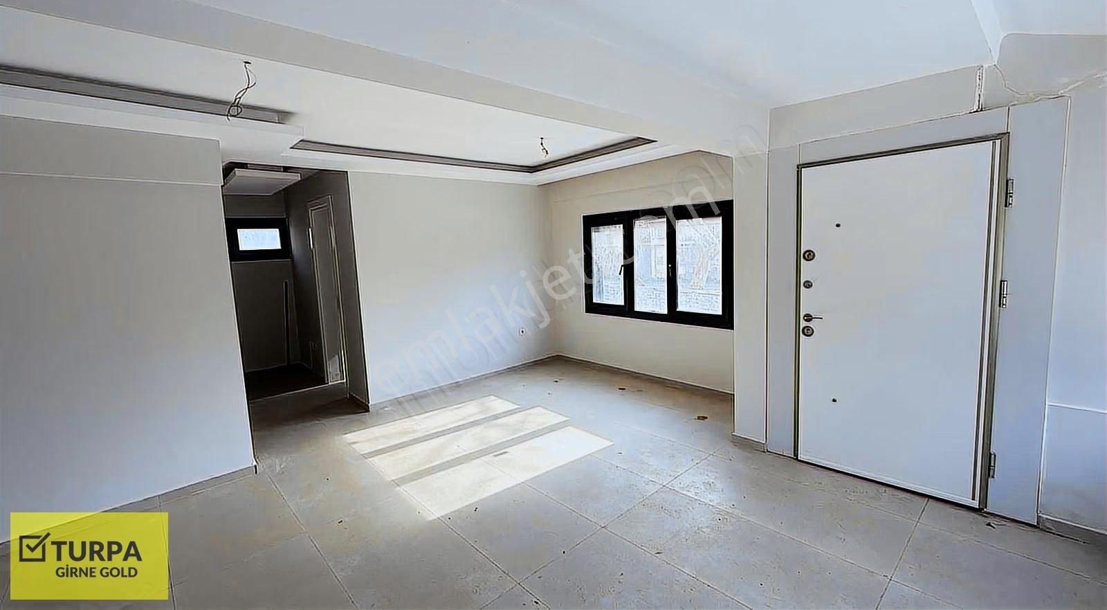 Urla Çamlıçayda Denize Komşu Müstakil Villa - Görsel 18