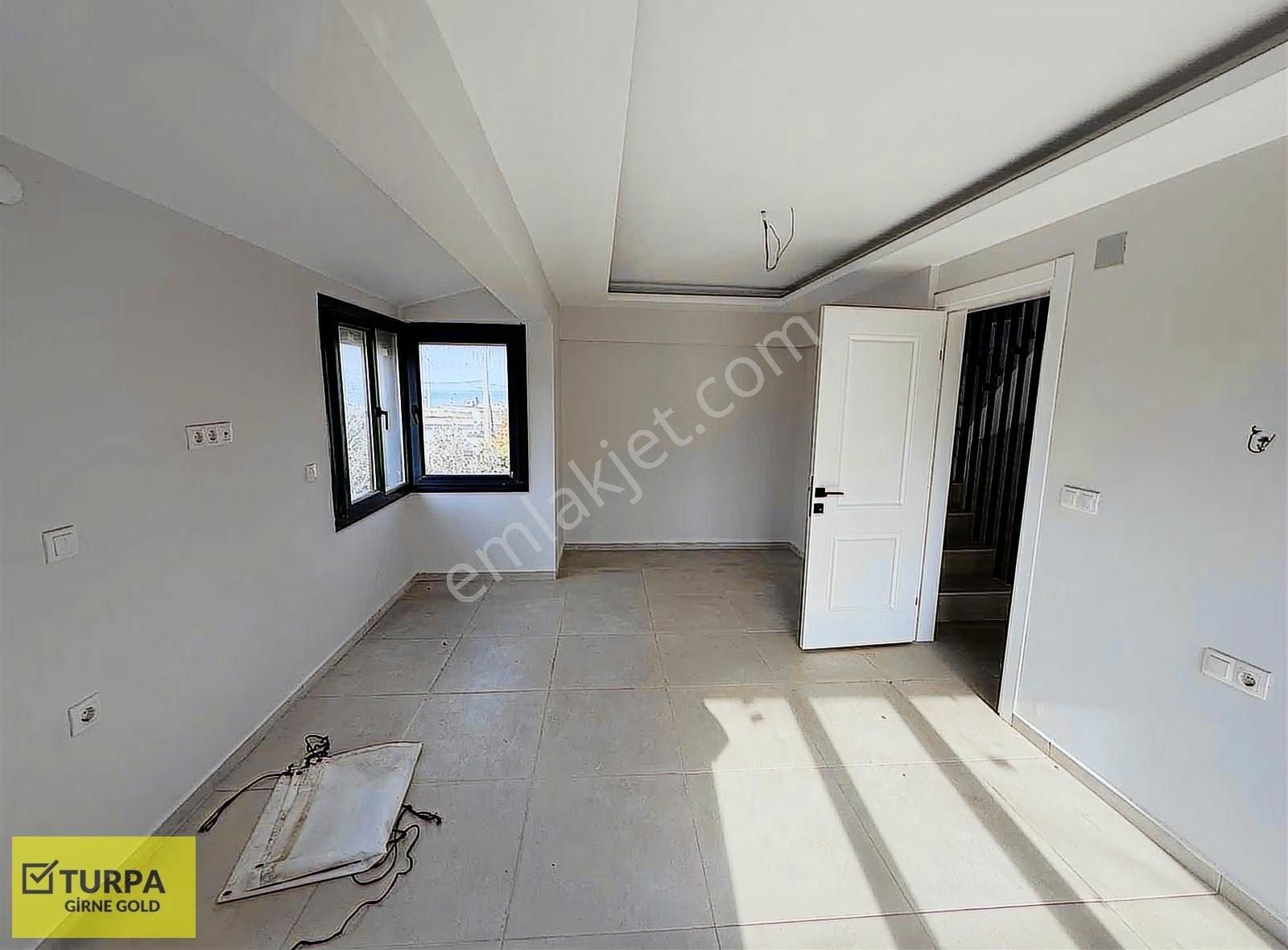 Urla Çamlıçayda Denize Komşu Müstakil Villa - Görsel 25