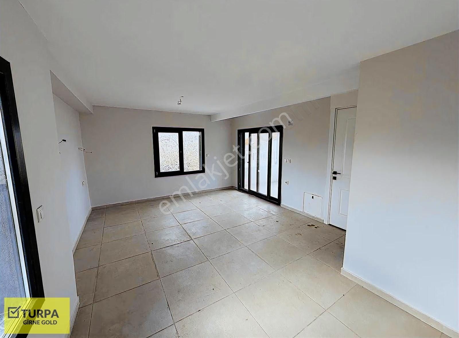 Urla Çamlıçayda Denize Komşu Müstakil Villa - Görsel 16