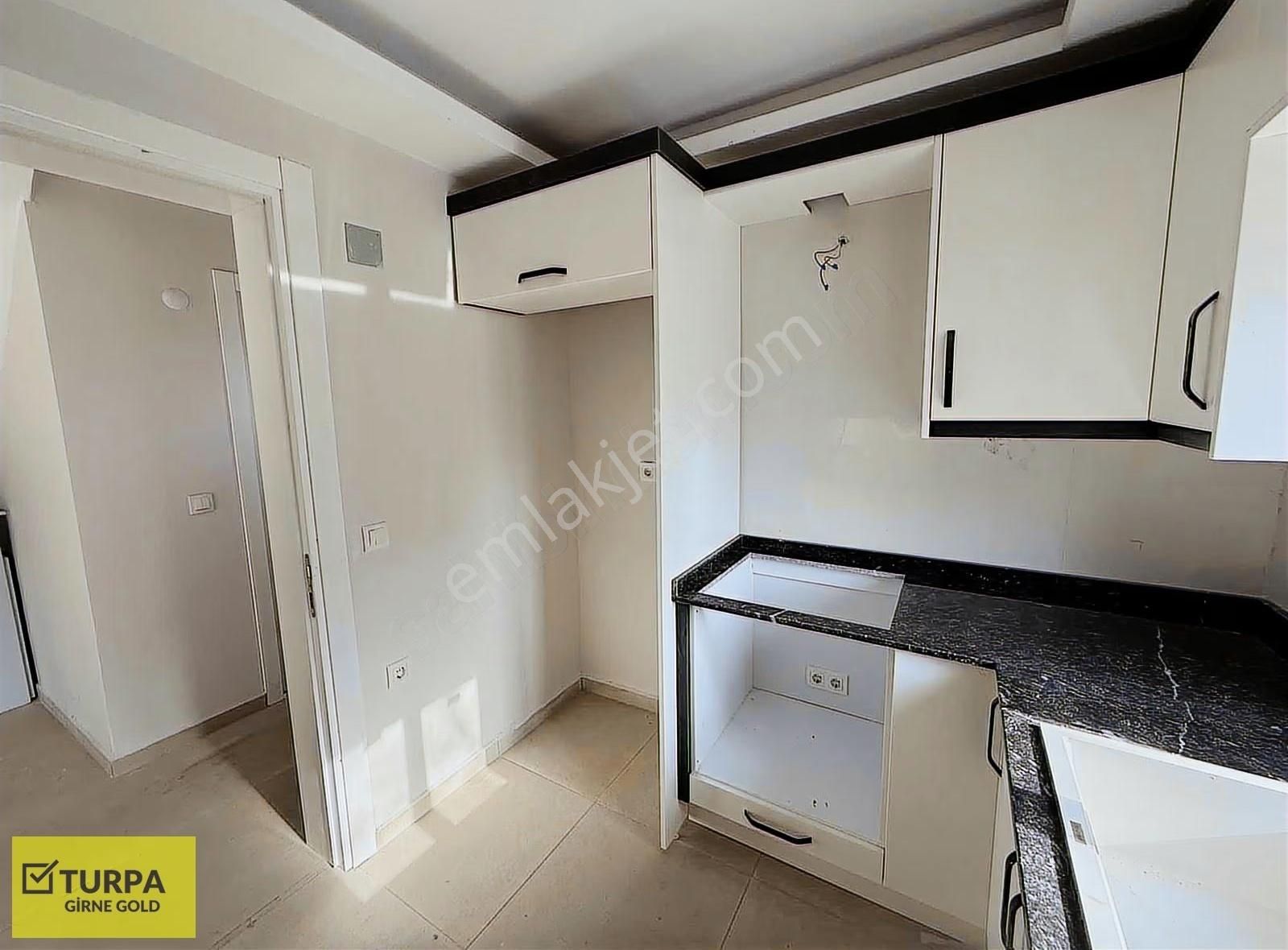 Urla Çamlıçayda Denize Komşu Müstakil Villa - Görsel 27