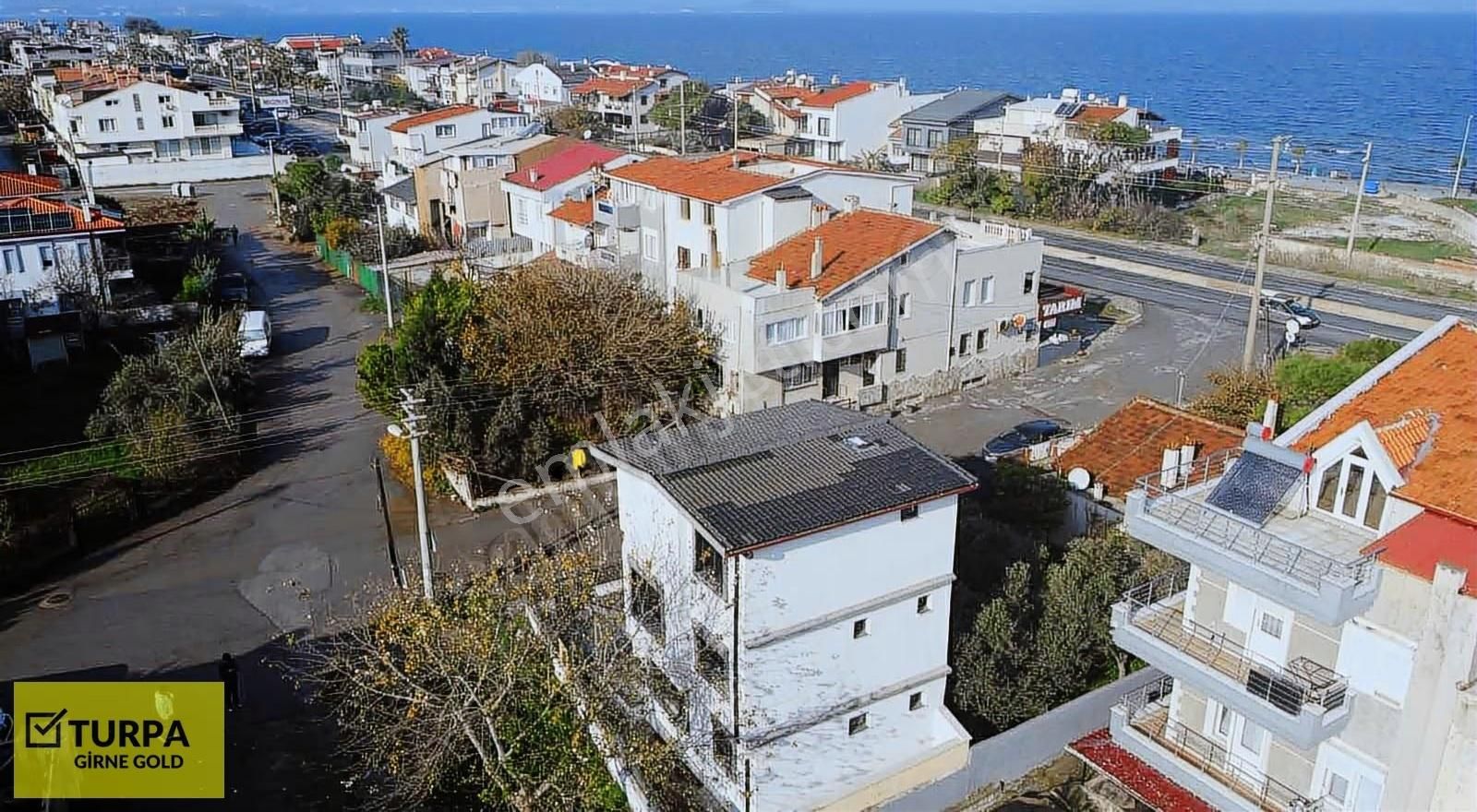 Urla Çamlıçayda Denize Komşu Müstakil Villa