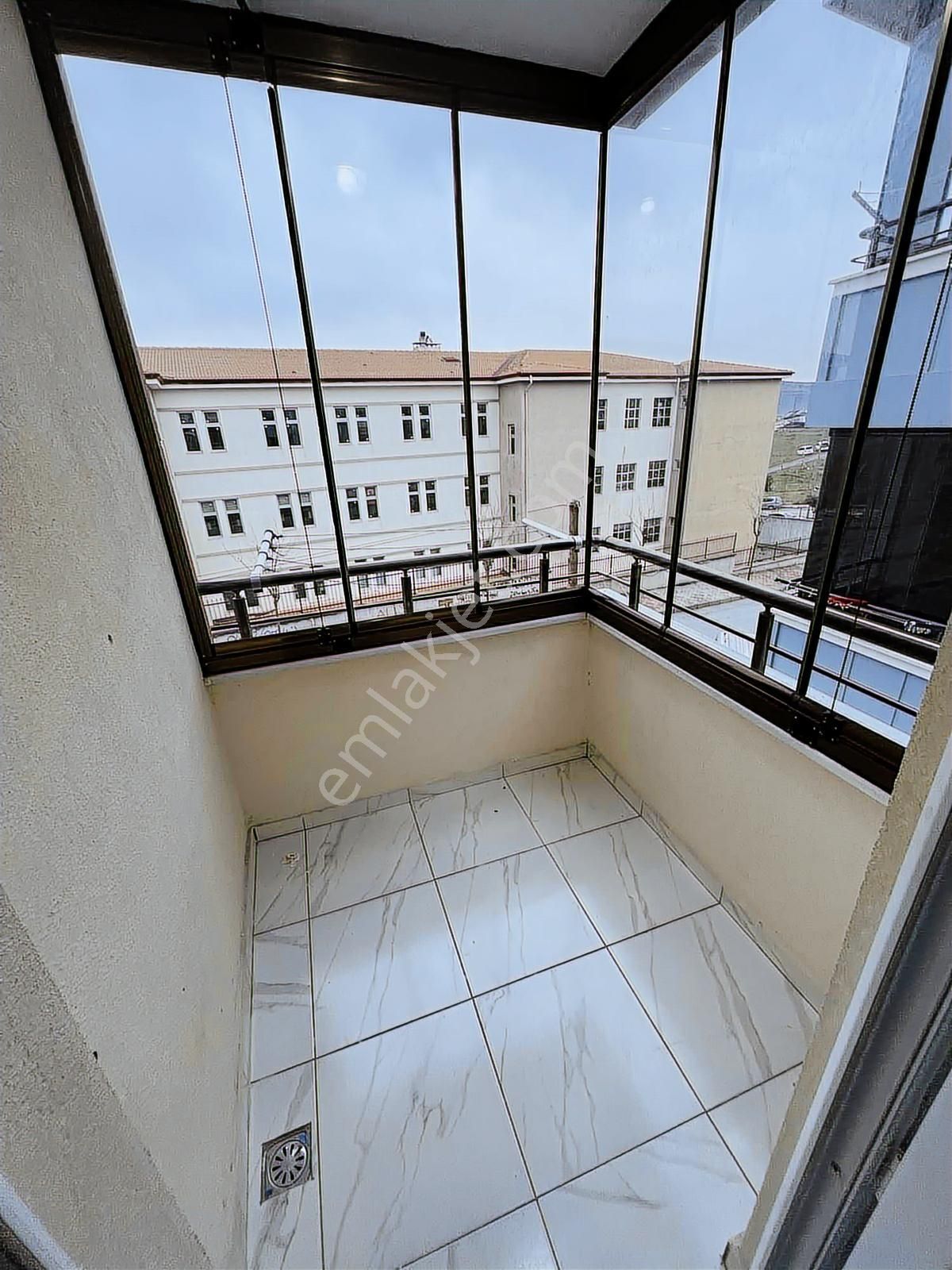 2+1 85 M2 1 Kat Ayarında Yüksek Gırış Okulların Dıbınde - Görsel 3