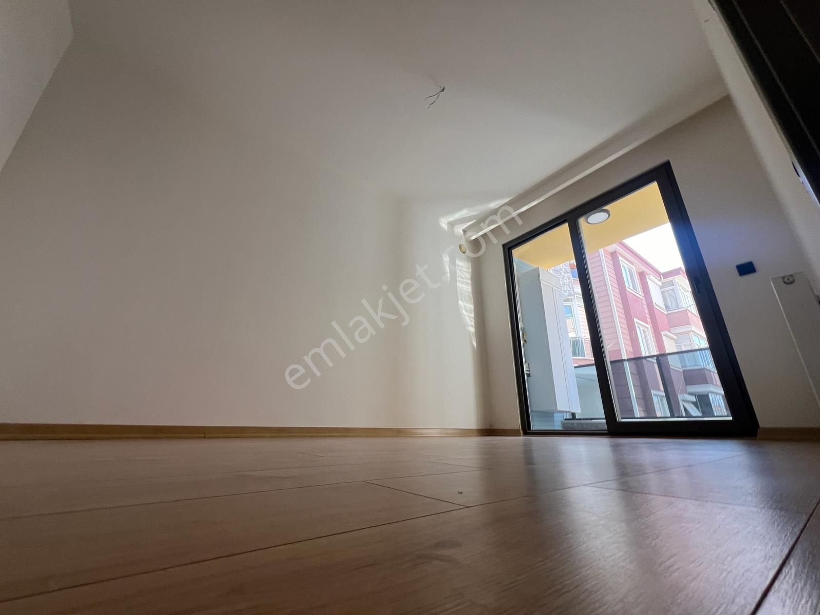 🏡 Referans'tan Akçay'da Şık Tasarımlı Sıfır Bina 1+1 Daire - Görsel 17