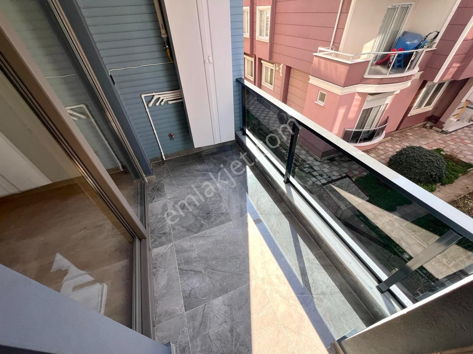 🏡 Referans'tan Akçay'da Şık Tasarımlı Sıfır Bina 1+1 Daire - Görsel 6