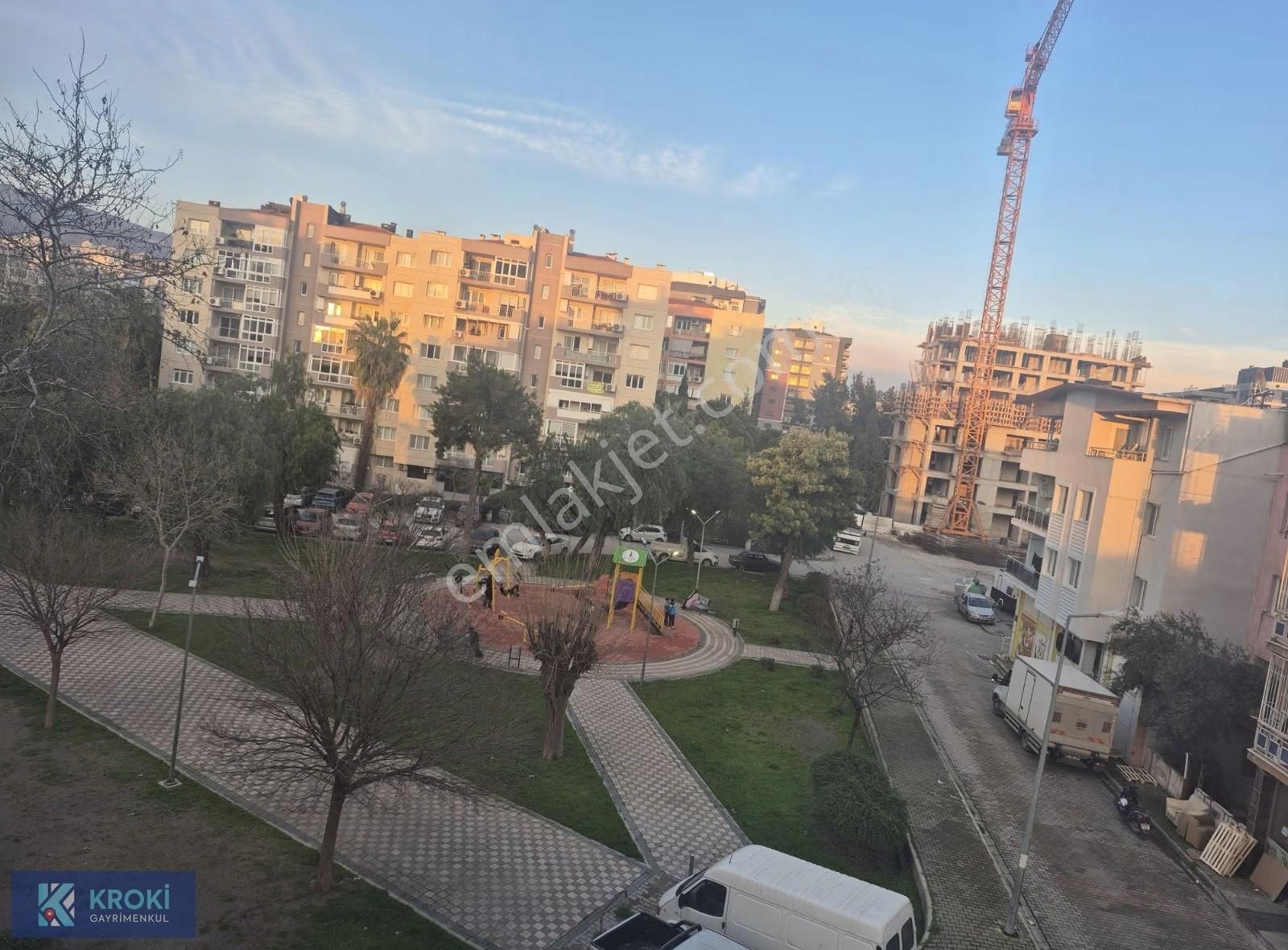 Krokiden Manavkuyuda Satılık Temiz 3+1 Arakat Daîre