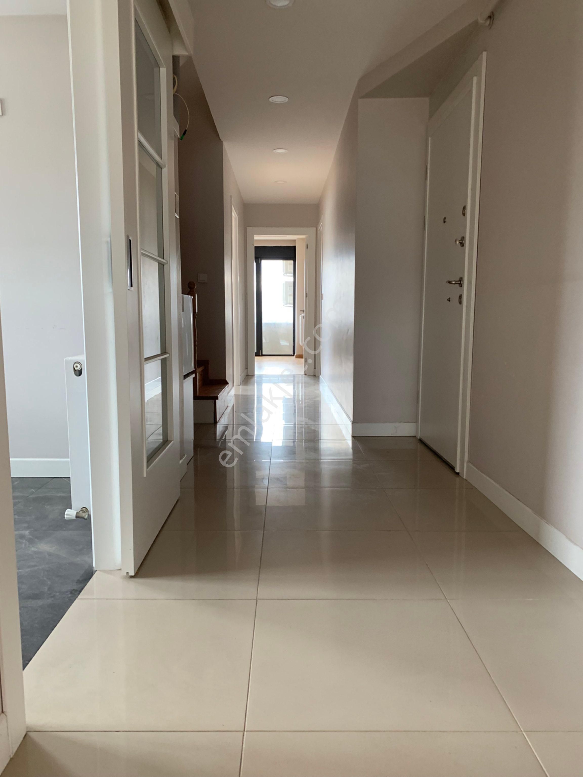 Kozyatağı’nda Harika Konumda Net 170 M2 4+1 Kiralık Dubleks Daire - Görsel 5