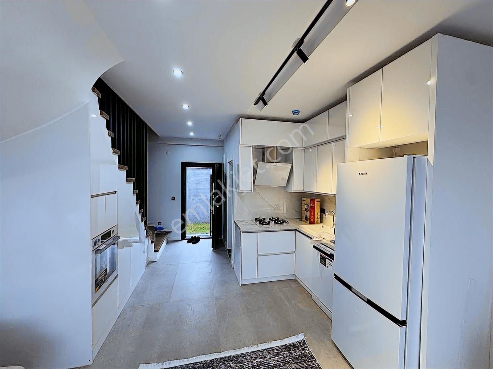 Kuşadası Güzelçamlı'da Havuzlu Satılık 2+1 Sıfır Eşyalı Yazlık - Görsel 8