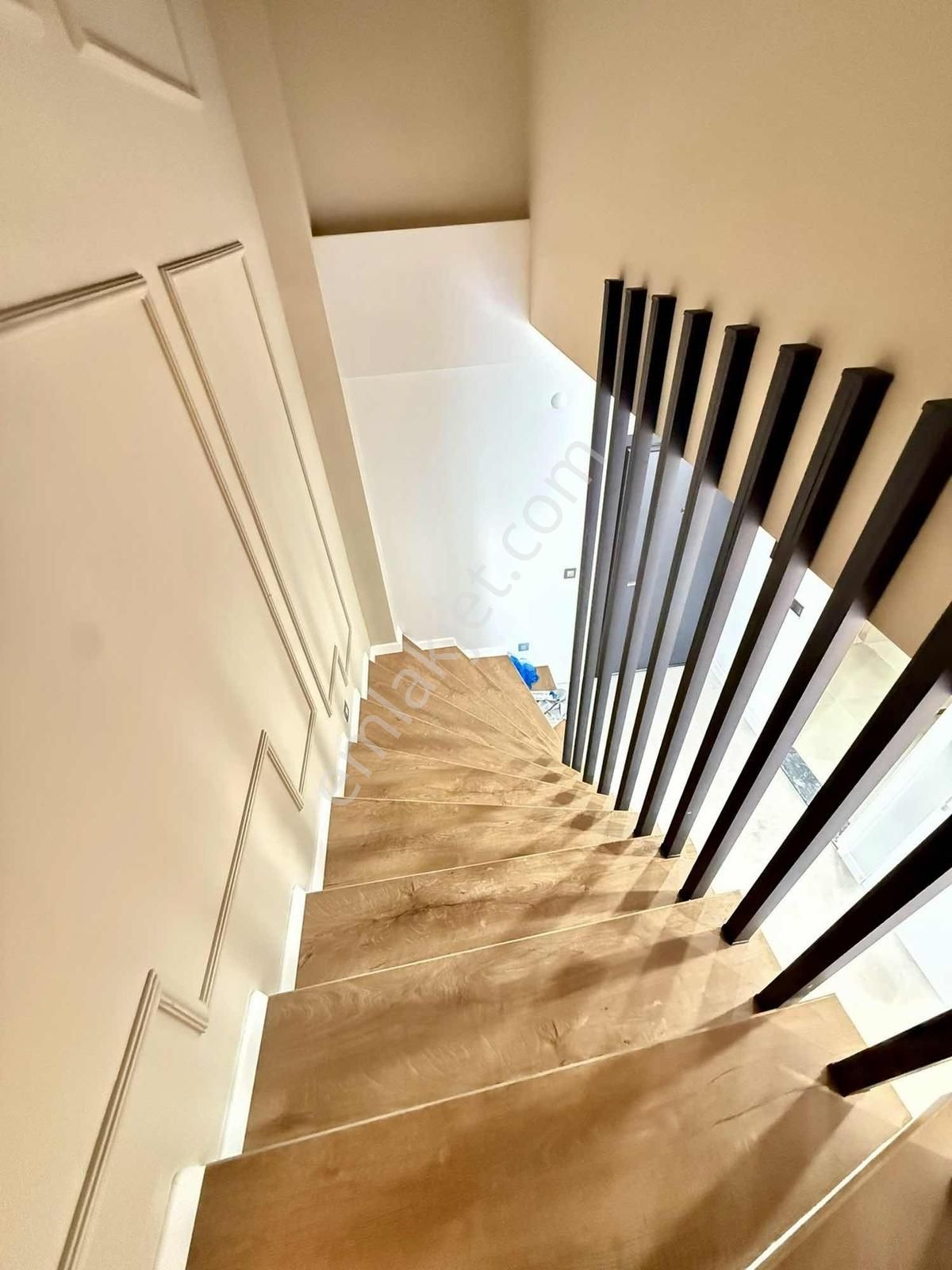 Kuşadası Güzelçamlı'da Havuzlu Satılık 2+1 Sıfır Eşyalı Yazlık - Görsel 11