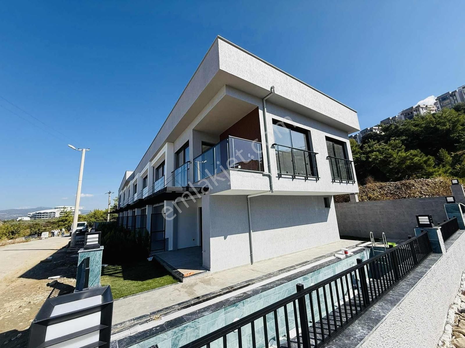 Kuşadası Güzelçamlı'da Havuzlu Satılık 2+1 Sıfır Eşyalı Yazlık - Görsel 33