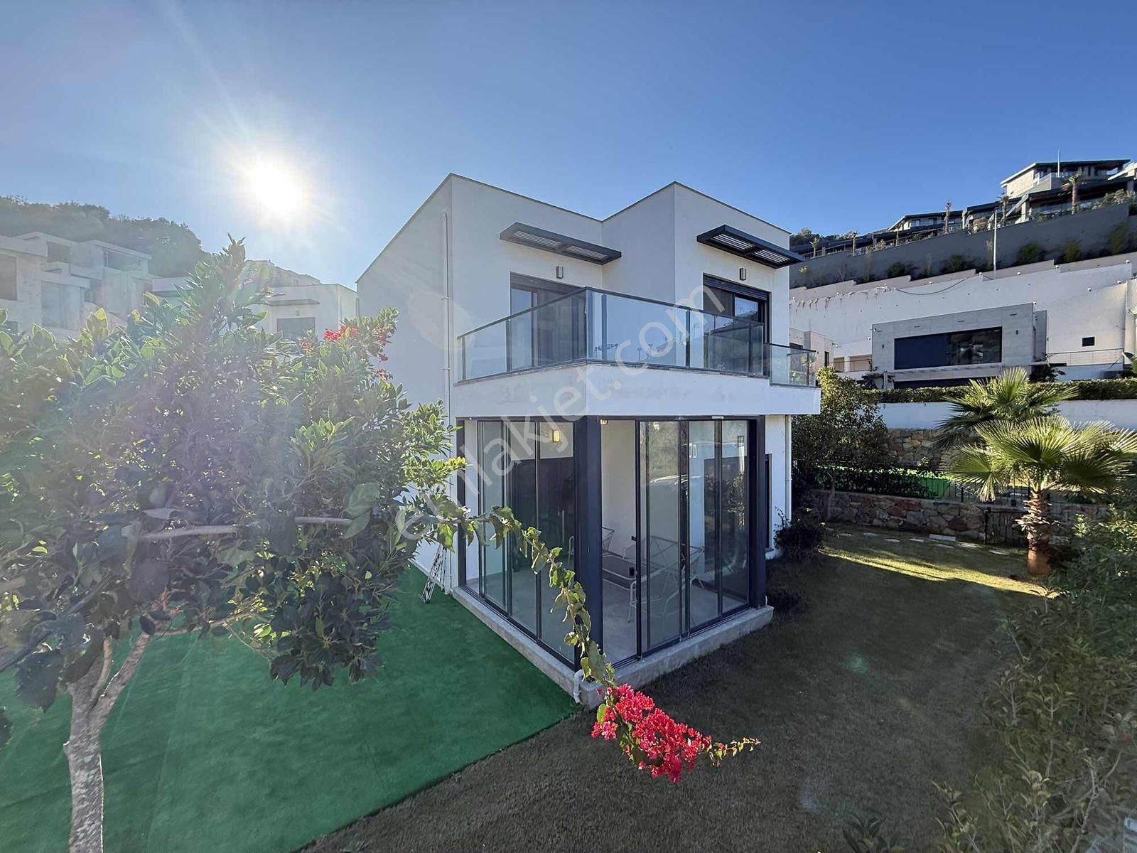 Bodrum Gümüşlük'te Satılık Denize 150 Metre 4+1 Tam Müstakil